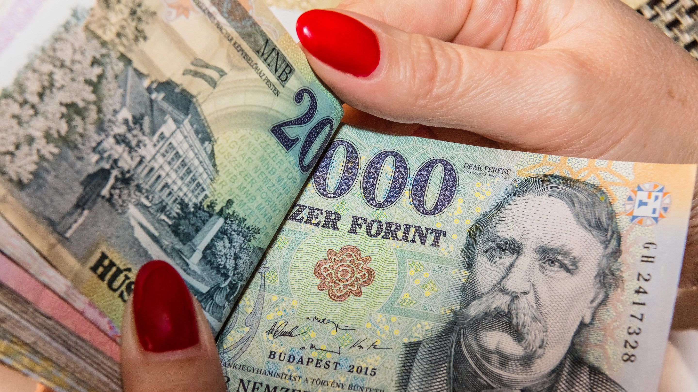 KSH: 365 100 forint a bruttó átlagkereset