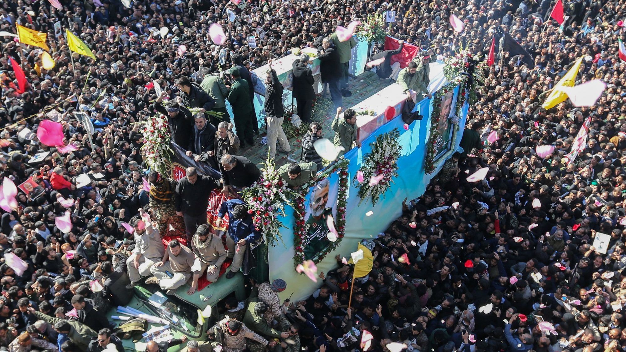 Pánik tört ki Szulejmáni temetésén, halálos áldozatok is vannak