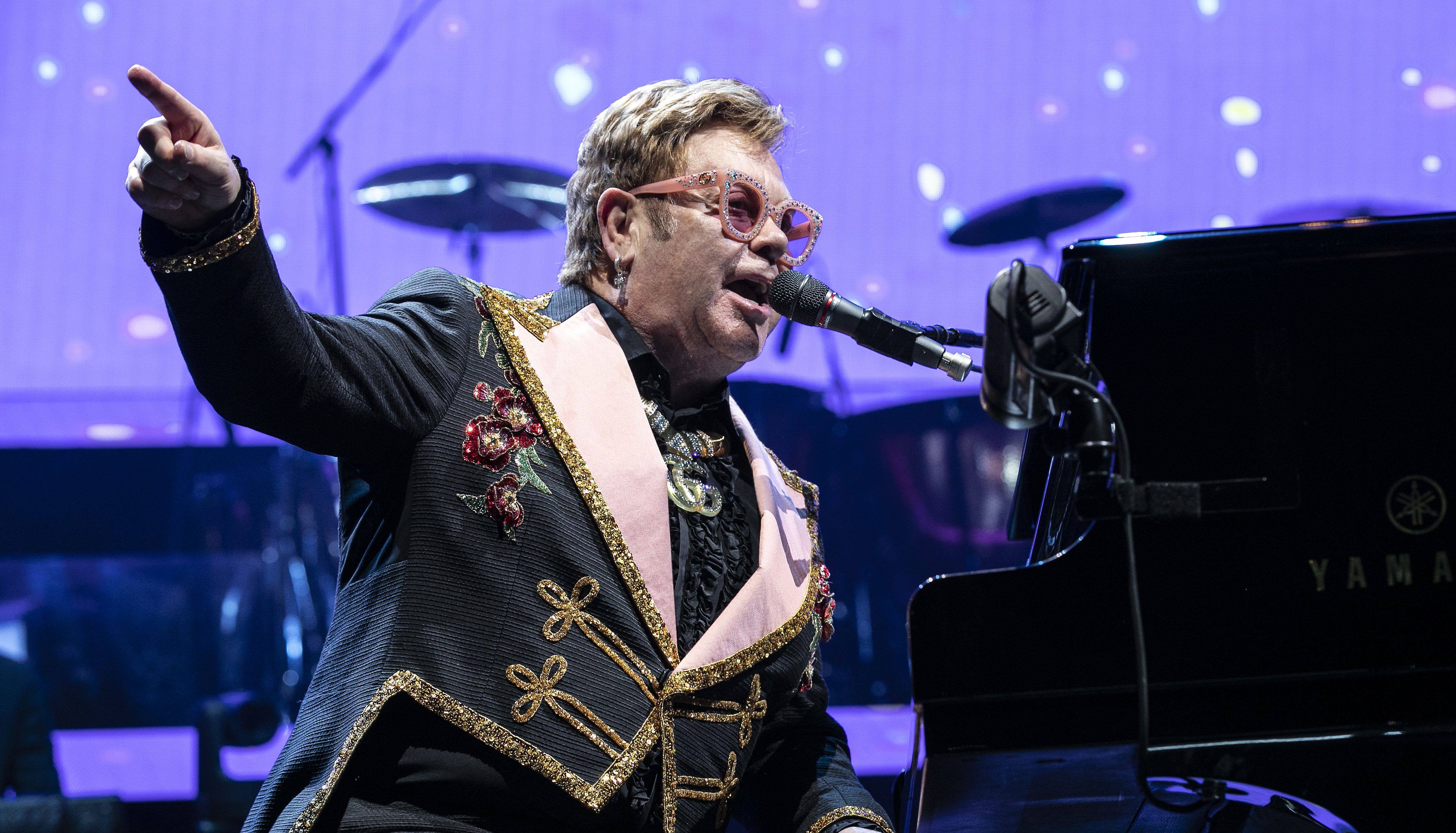 Elton John koncert közben szólt, hogy egymillió dollárt ad az ausztrál tűzvész áldozatainak