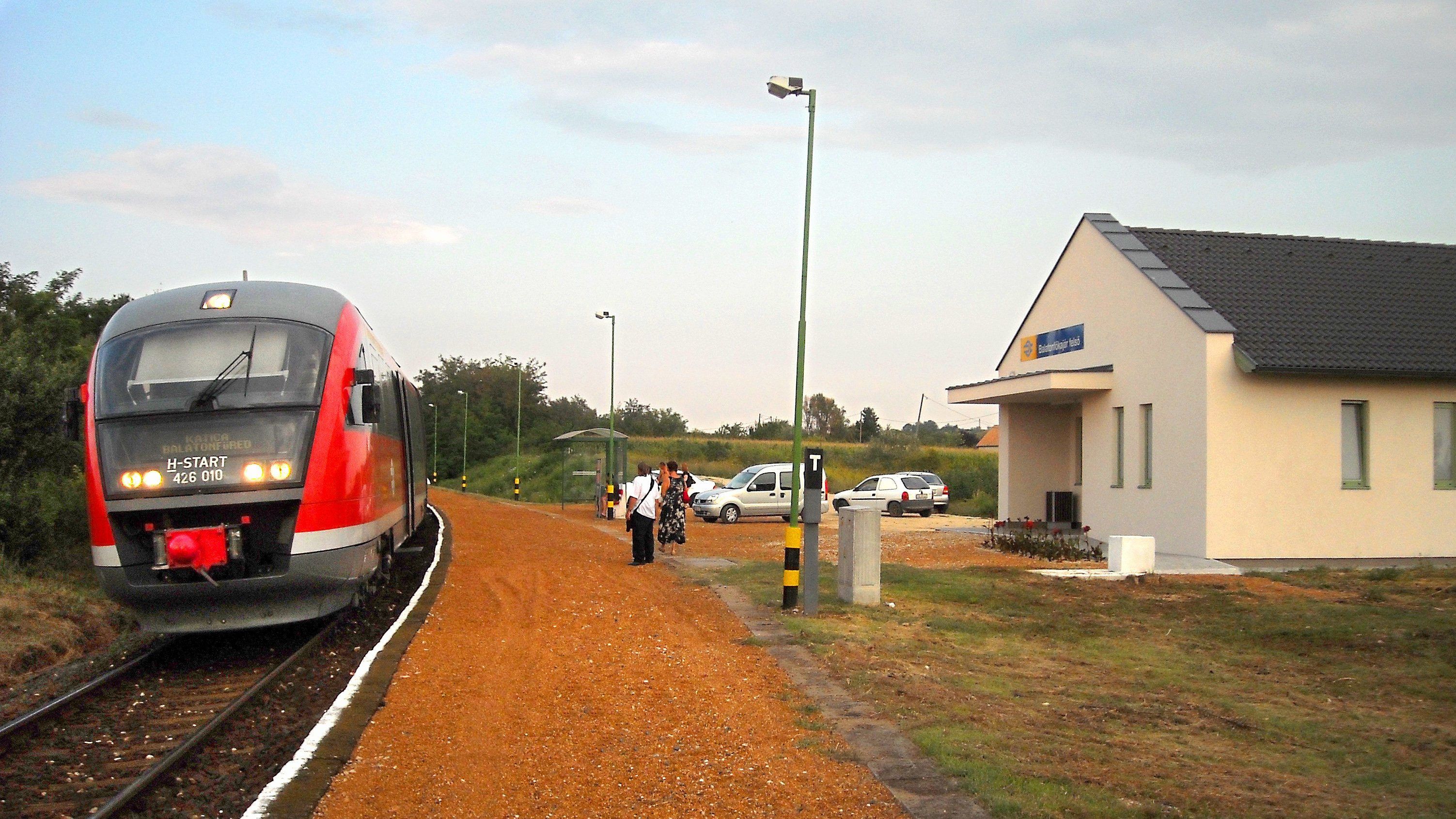 Jövő héttől vonatpótló buszok járnak Székesfehérvár és Balatonfüred között