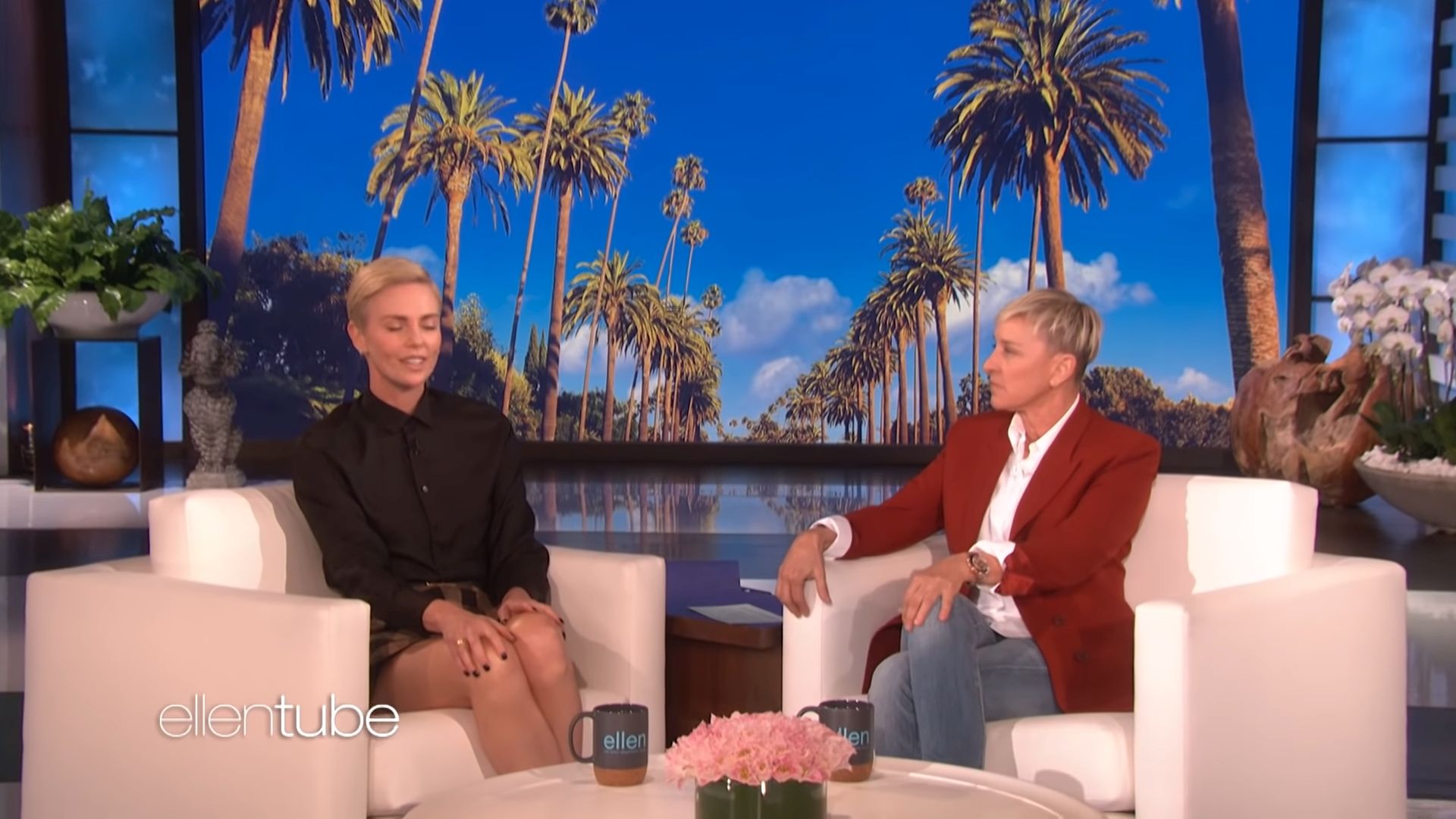 Ellen DeGeneres nagyon kínos helyzetbe hozta Charlize Theront