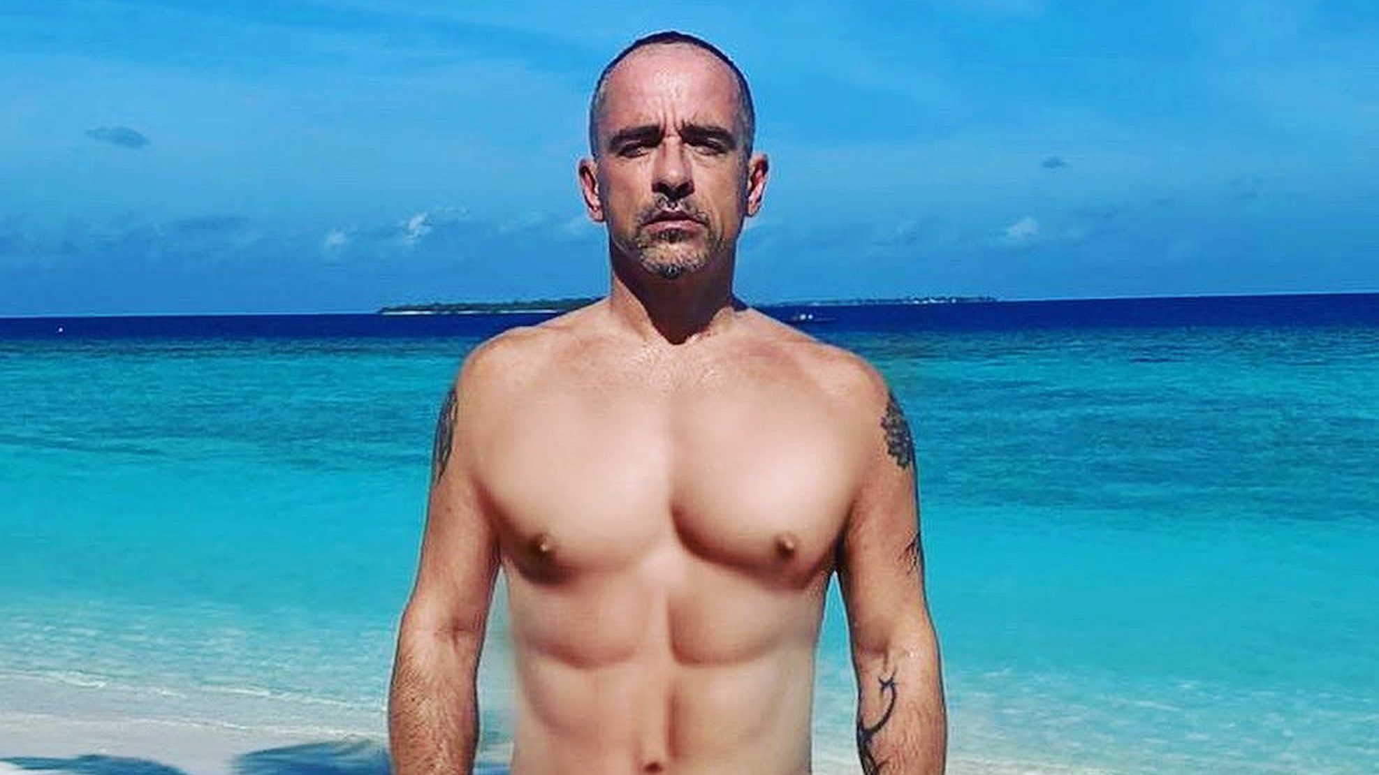 Eros Ramazzotti photoshoppolt kockahassal mutatta meg, hogy jól van