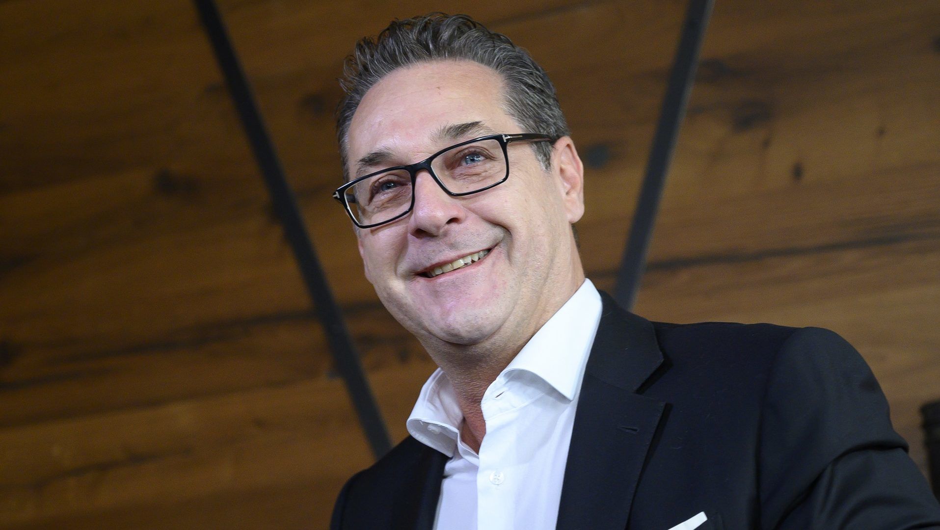 Strache visszatér a politikába