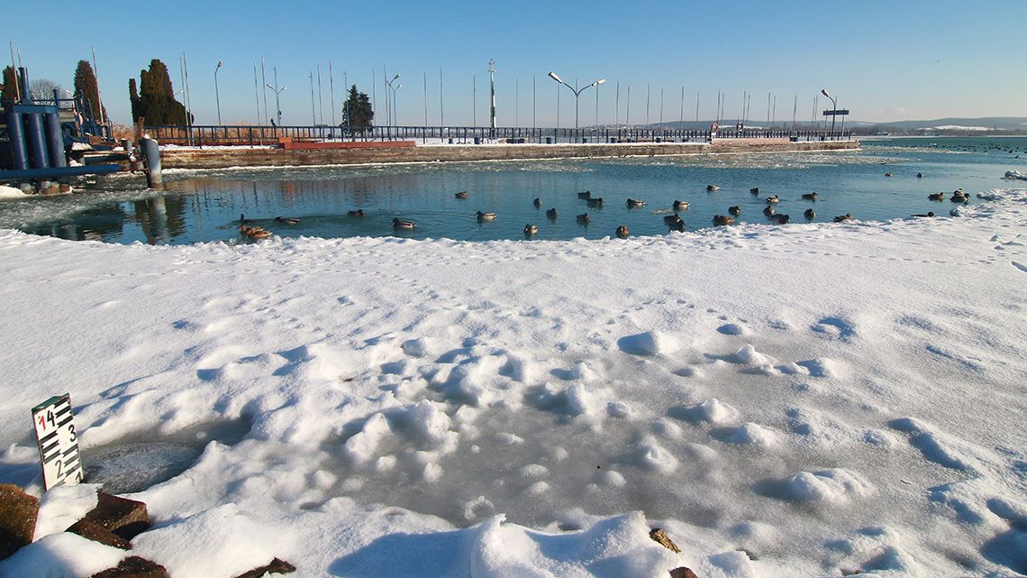 Figyelem: életveszélyes a Balaton jege!