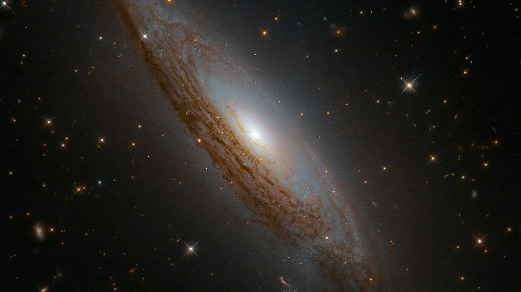Gyönyörű aktív galaxisról készített képet a Hubble