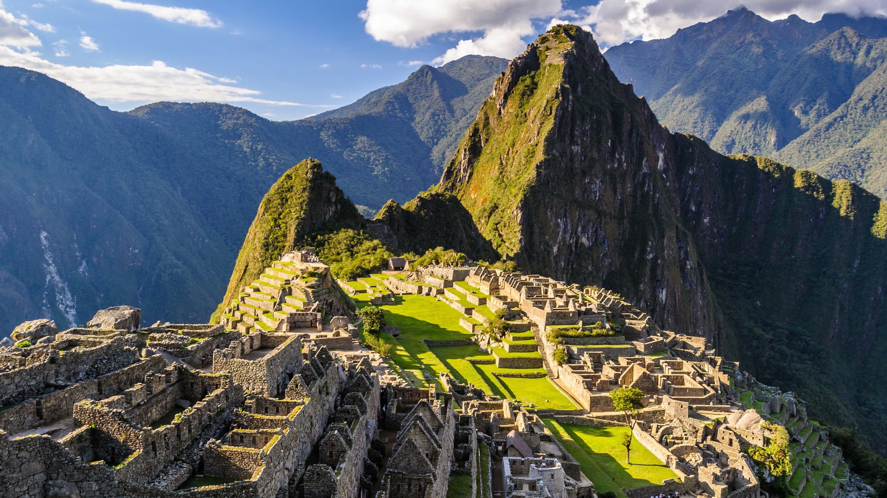 Machu Picchu romjai között végezte el nagydolgát, kiutasítják