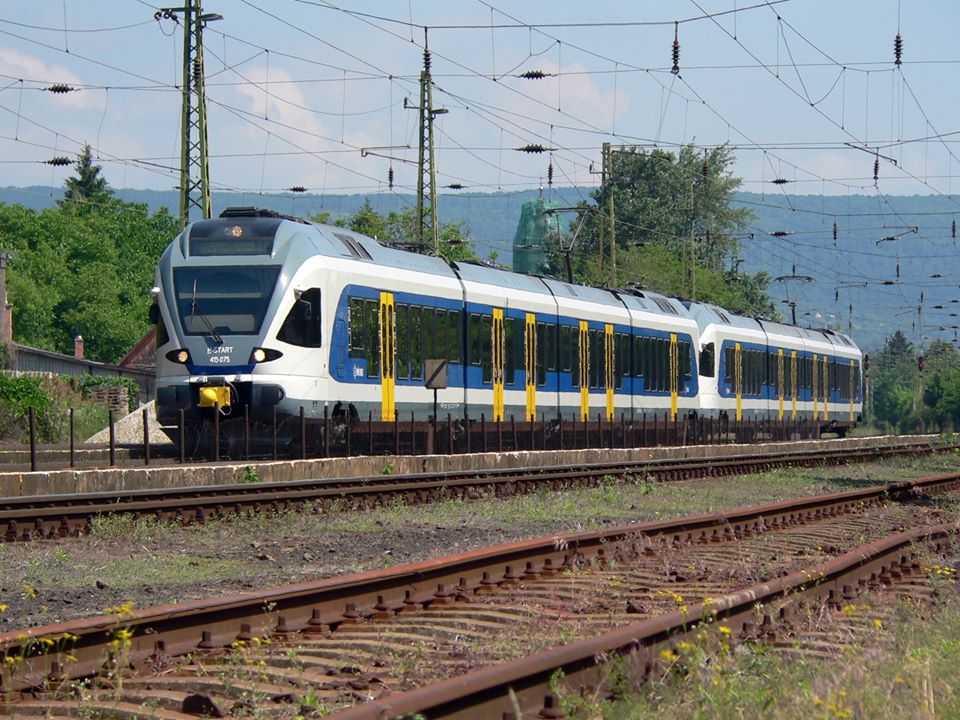 Lejárt a munkaideje, leállította a mozdonyvezető a vonatot Újpesten