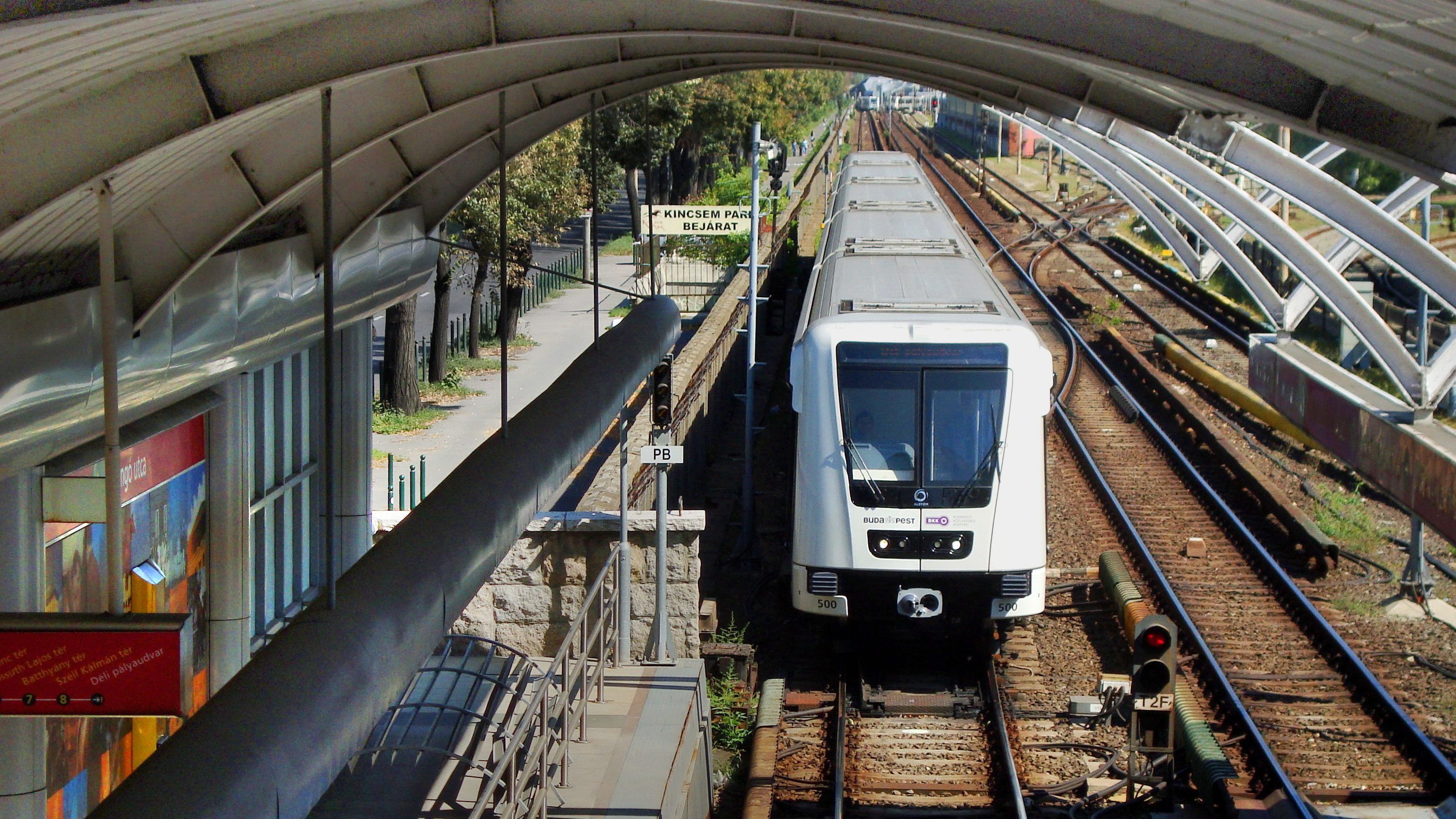 Letöltendőt kérnek a Pillangó utcai metróbaleset vádlottjaira