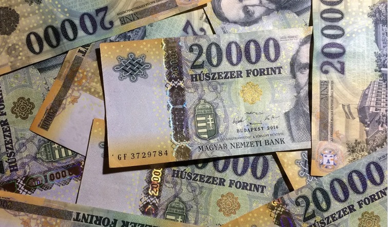 350 forint is lehet az euró az év végére – Európa legrosszabb devizája a magyar fizetőeszköz