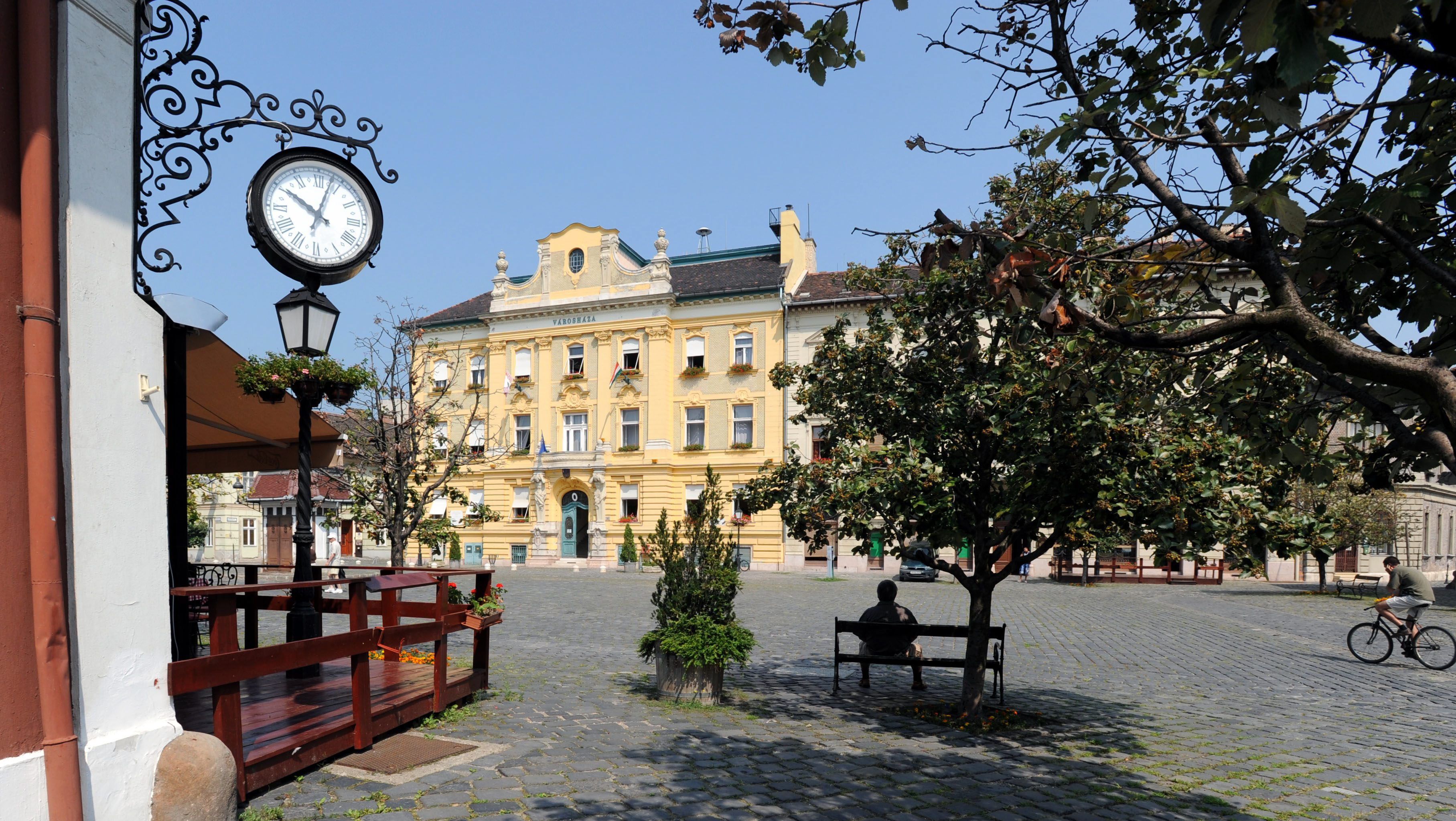 Törvényellenesen lehet bizottsági tag négy óbudai alpolgármester