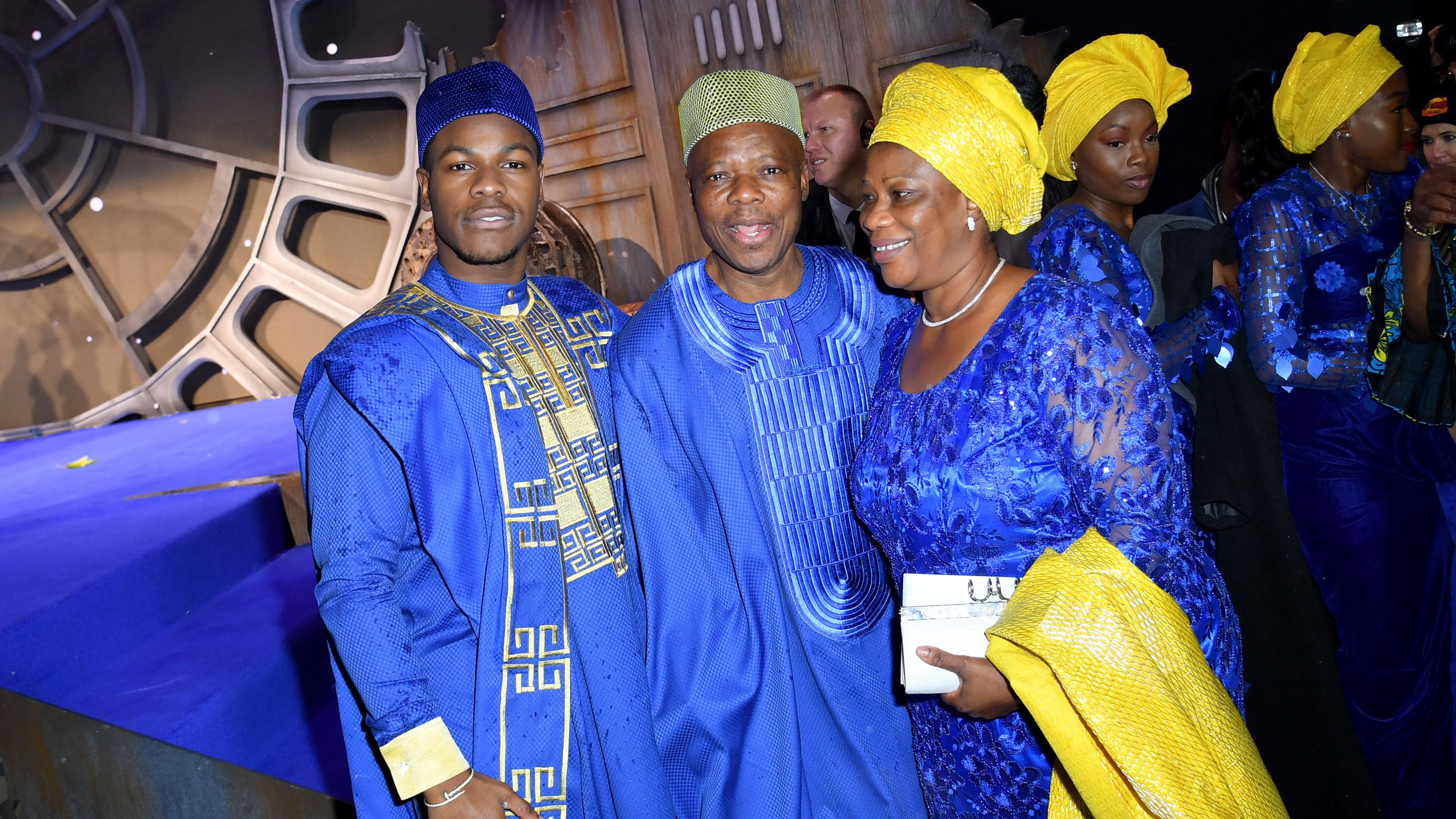 John Boyega videóra vette szülei reakcióját arra, hogy vett nekik egy házat
