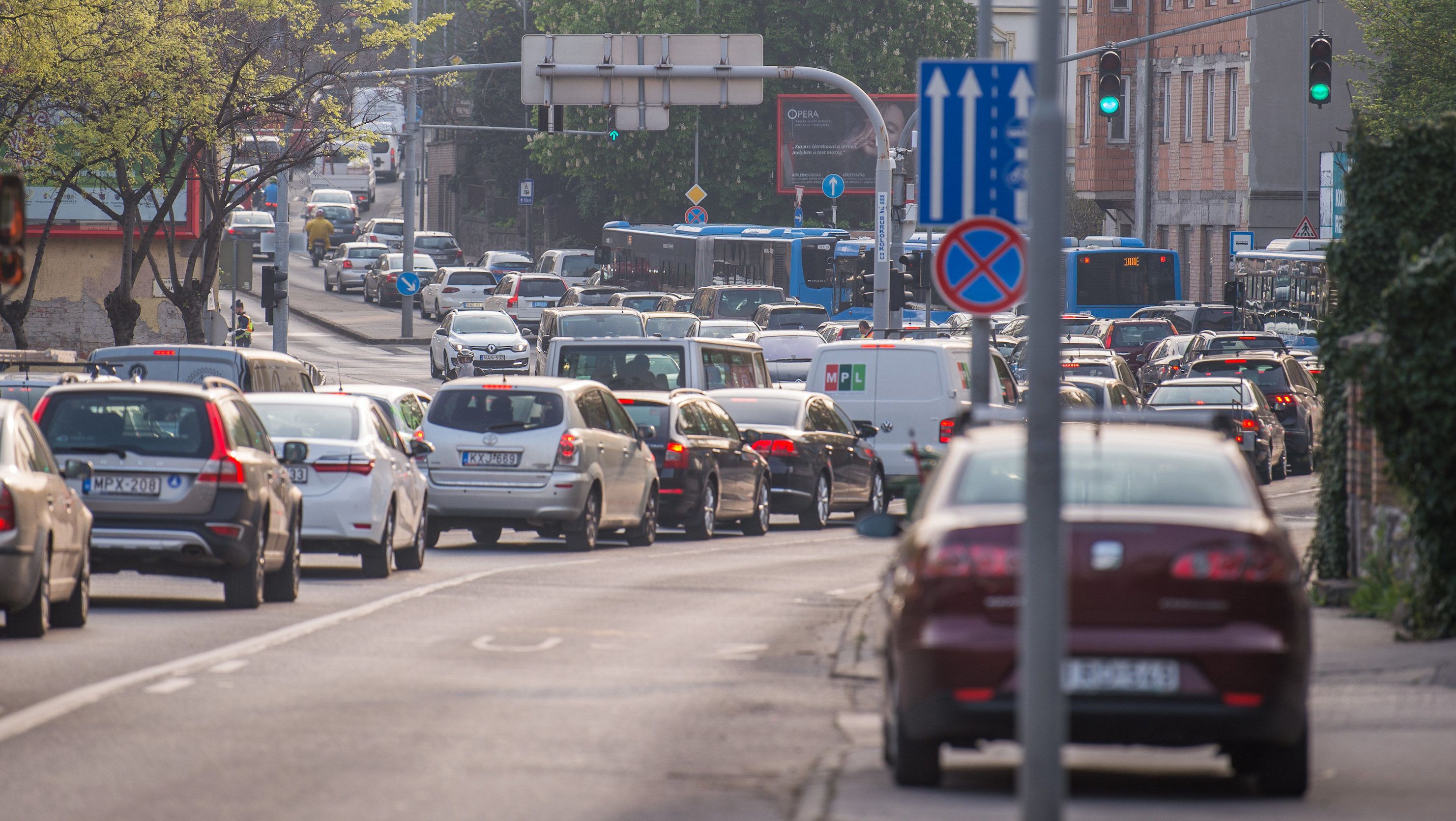 Egy év alatt 11 százalékkal nőtt a dugóban eltöltött idő Budapesten