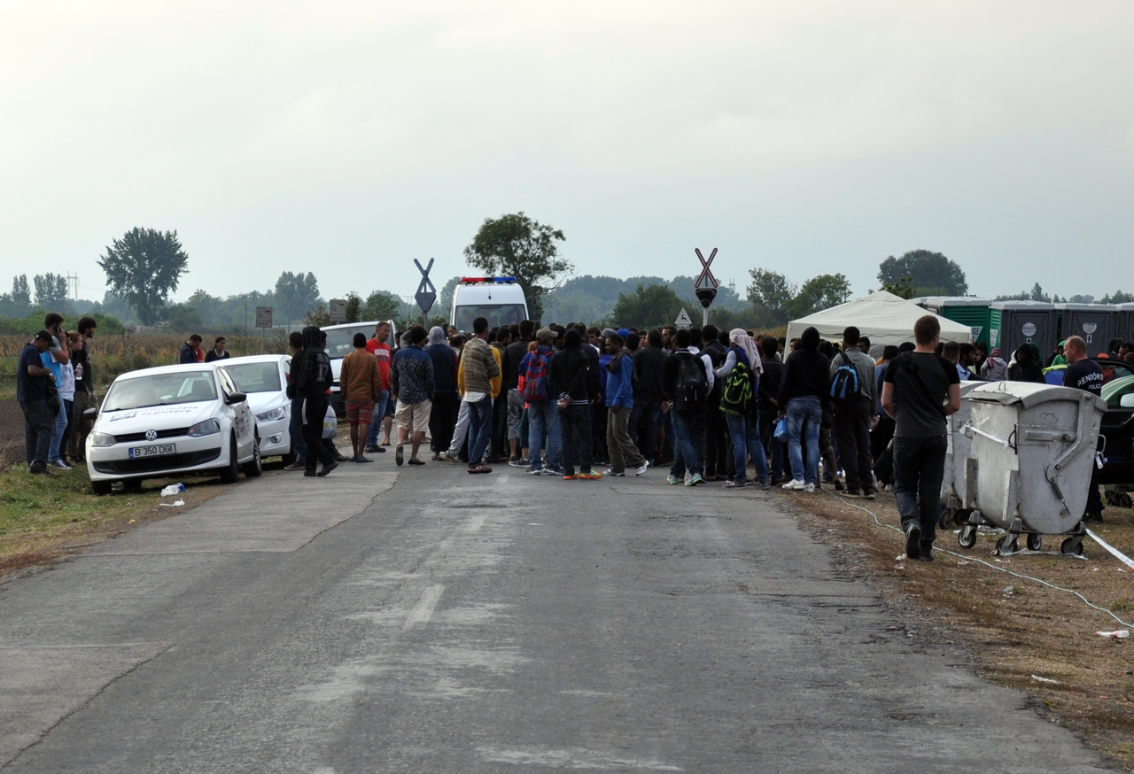 Nagyobb migránscsoport bejutását akadályozták meg a rendőrök
