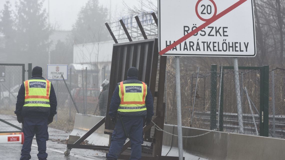 Beismerték bűnösségüket a röszkei határsértők