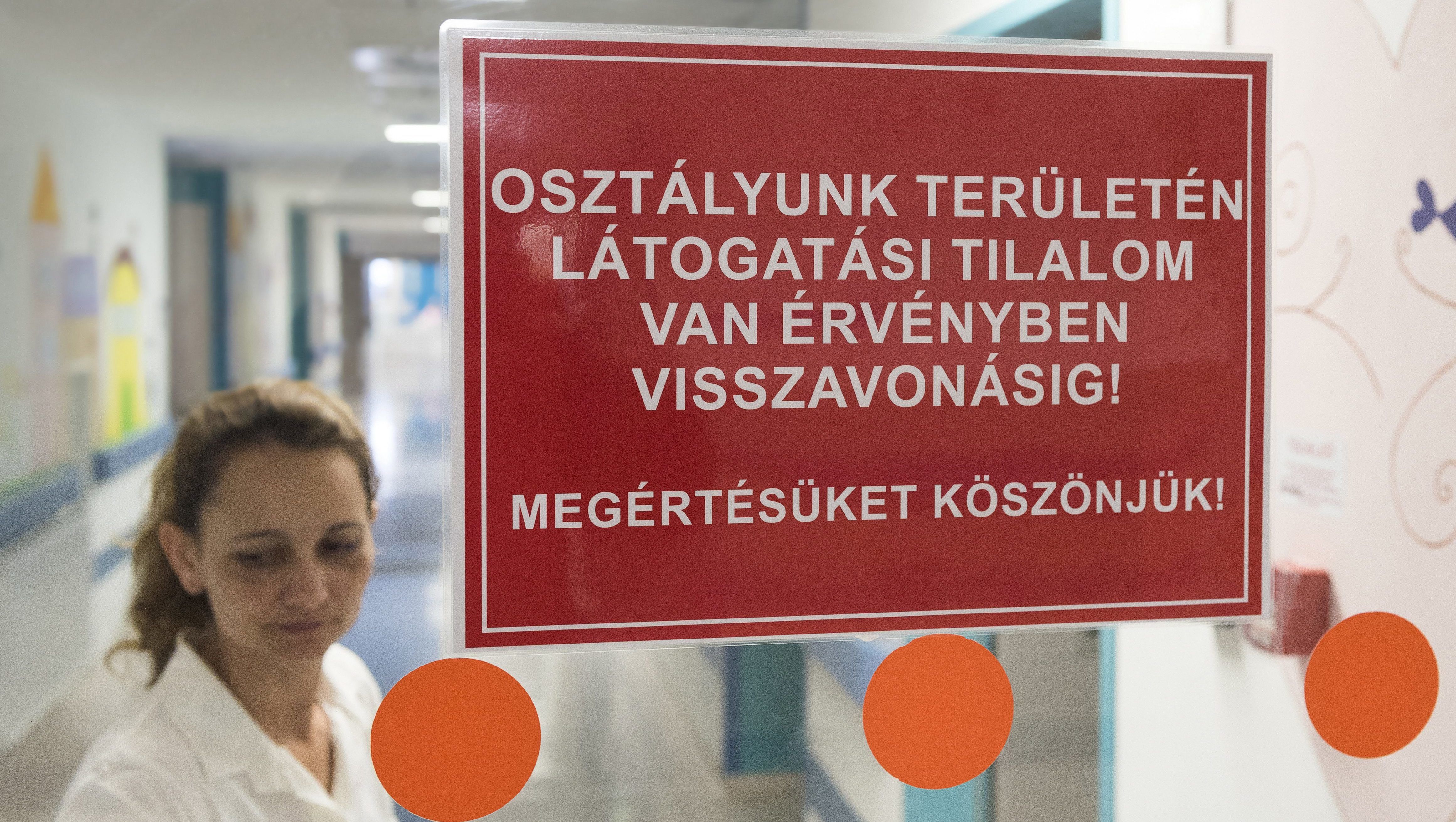 Látogatási tilalmat rendeltek el több kórházban