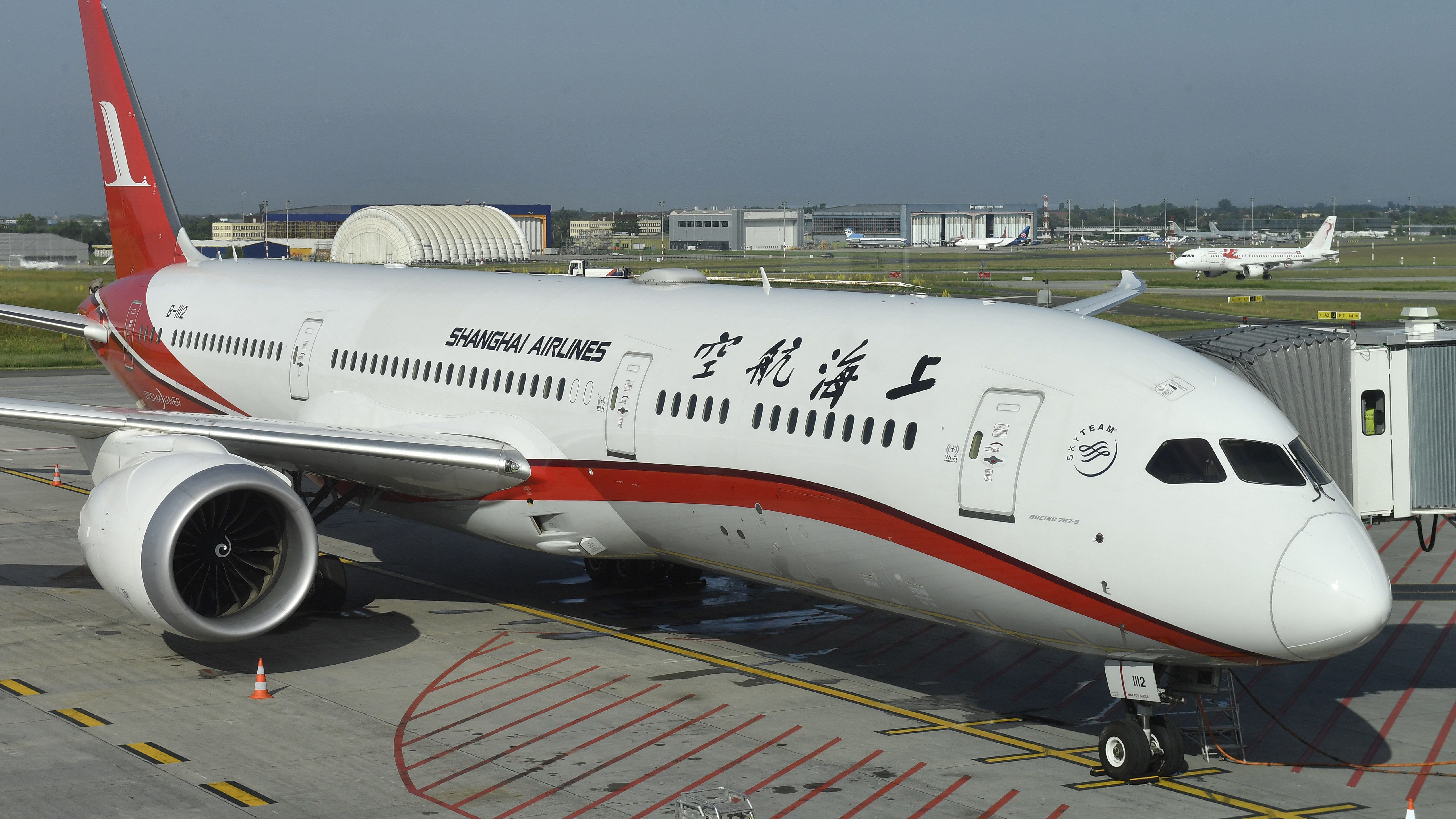 Felfüggeszti a Shanghai Airlines két budapesti járatát