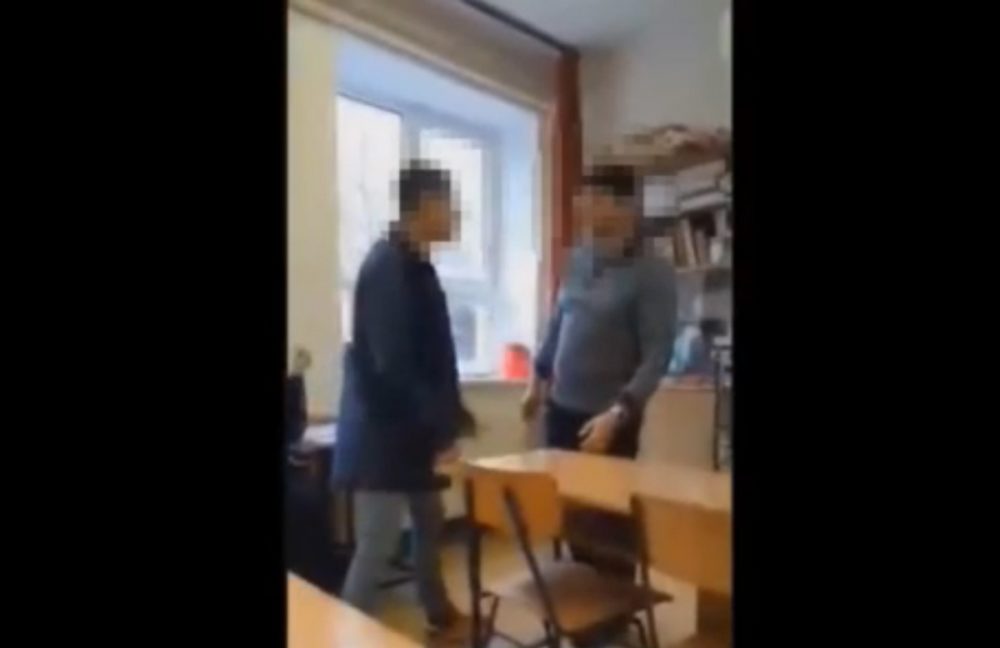 Eljárás indult a tanárát fenyegető és lökdöső nagykátai diák és társai ellen