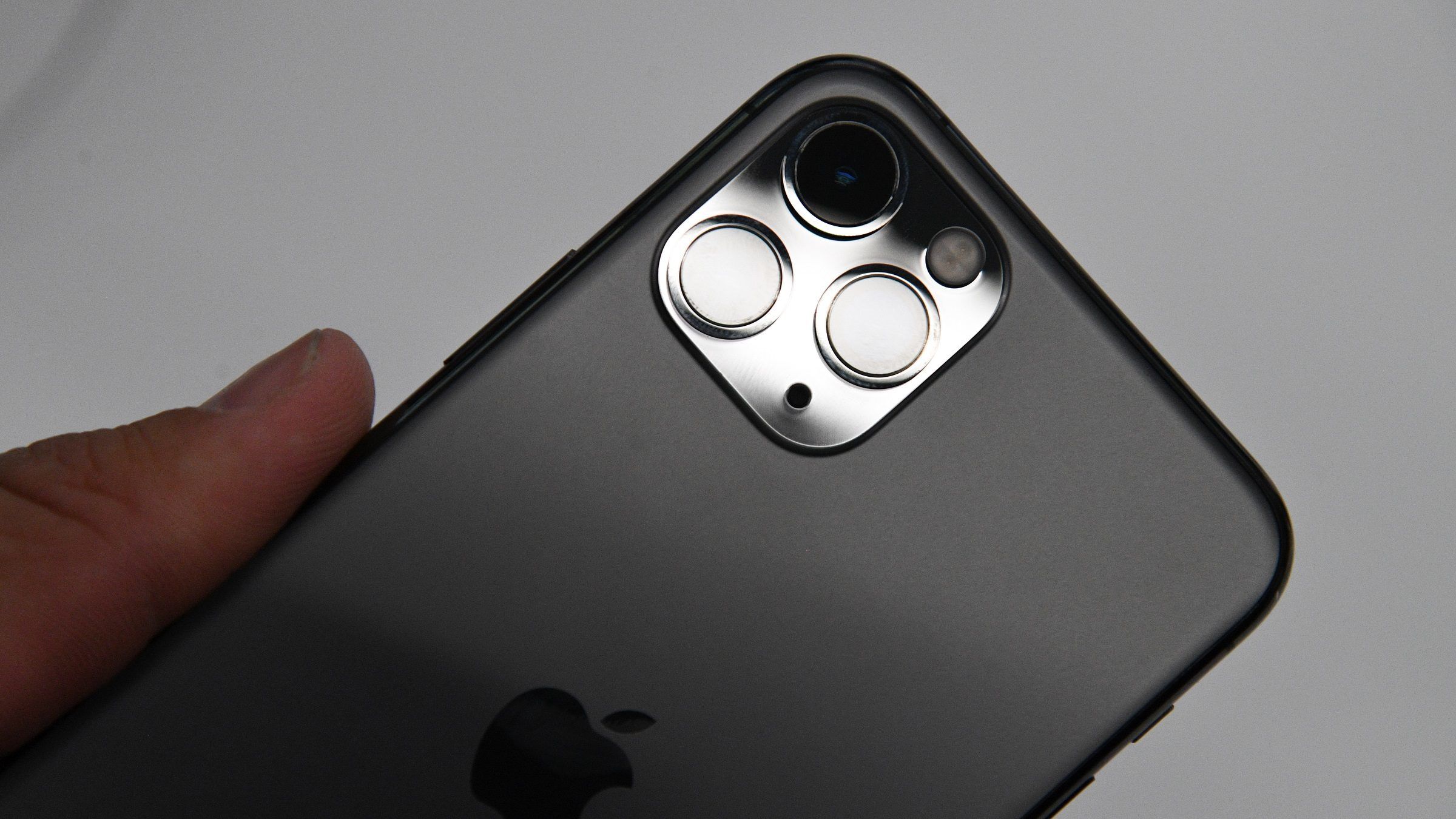 Több sugárzást bocsát ki az iPhone 11 Pro, mint szabadna