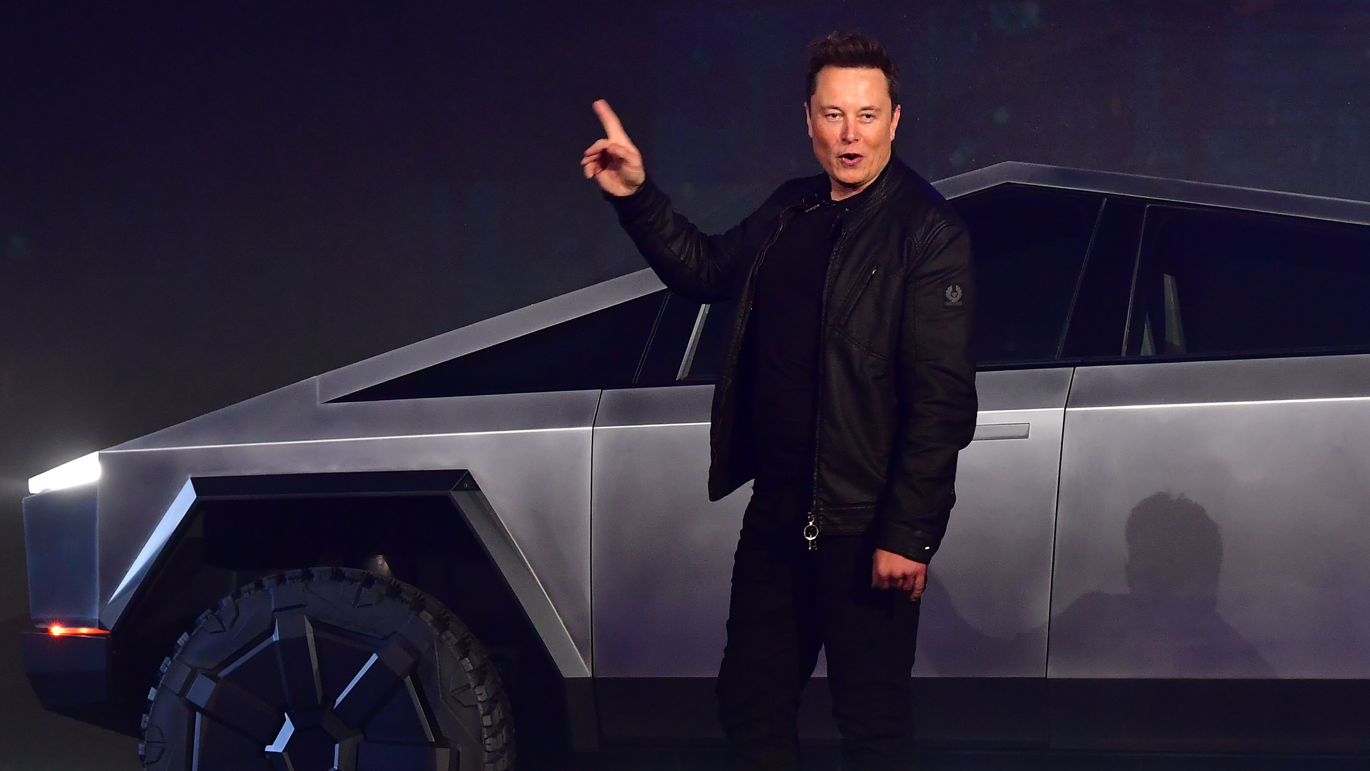 Elon Musk ronda járgányával még jobb a Vissza a jövőbe