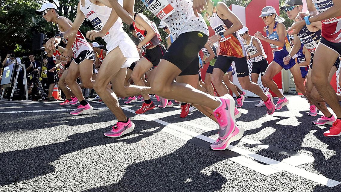 Föld felett lebegő futók, kétórás maratonok – így ültette le a hosszútávfutást egy időre a Nike