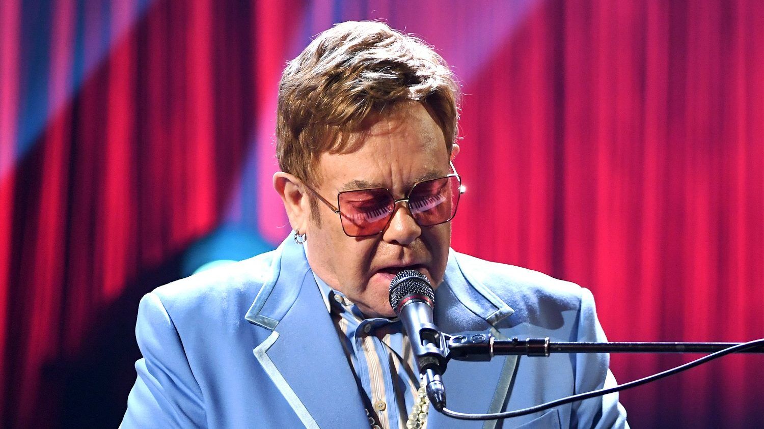 Koncert közben ment el a hangja Elton Johnnak