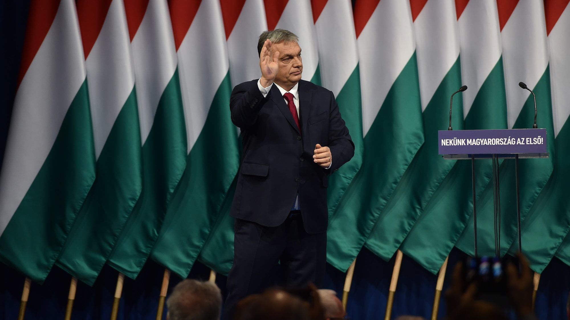 Kevesebb mint egy nap alatt négyszer ismételte az M1 Orbán évértékelőjét