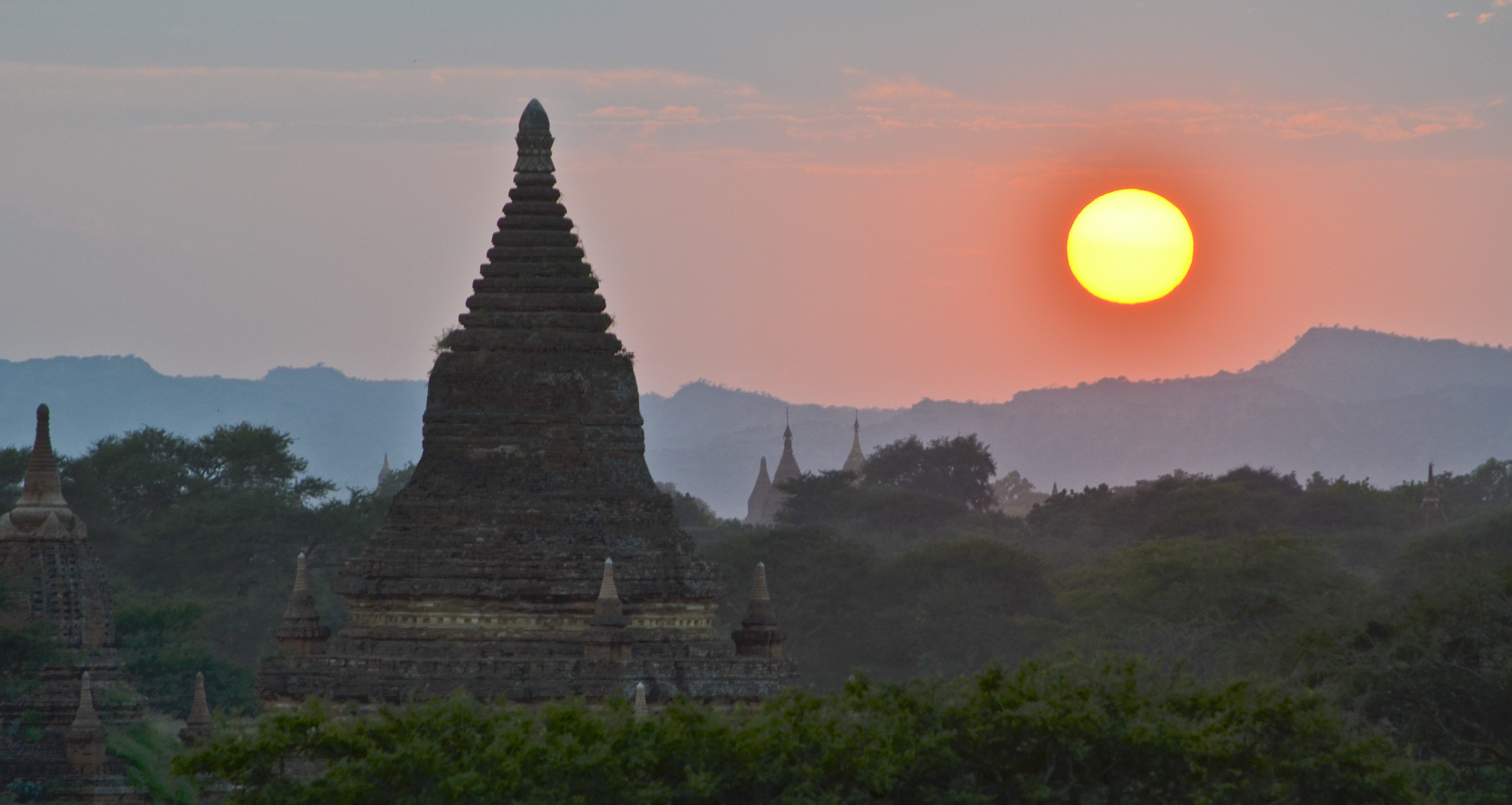 Szexvideót készített két turista egy buddhista templomnál Mianmarban