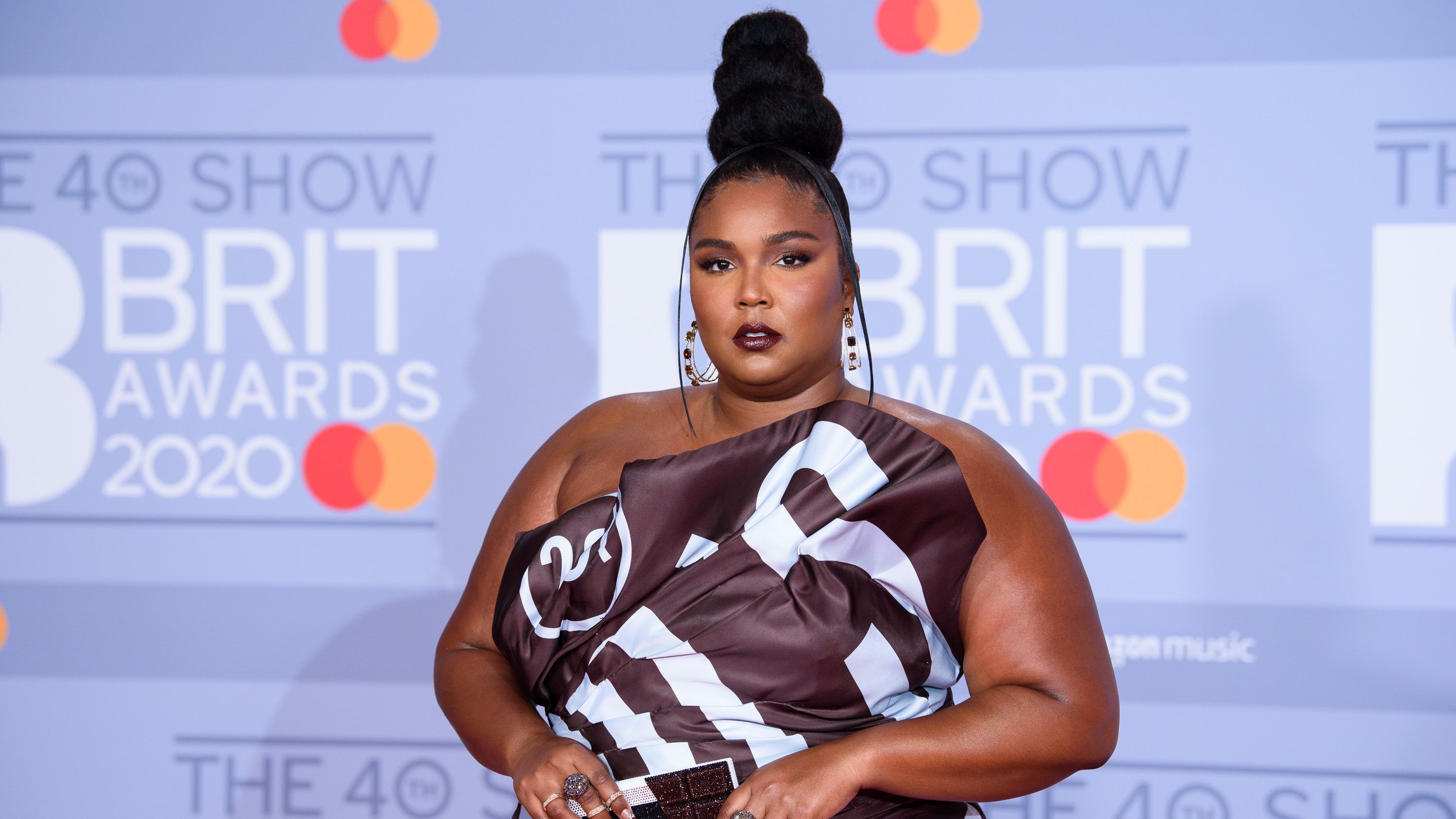 Lizzo csokoládénak öltözött a Brit Awards-ra