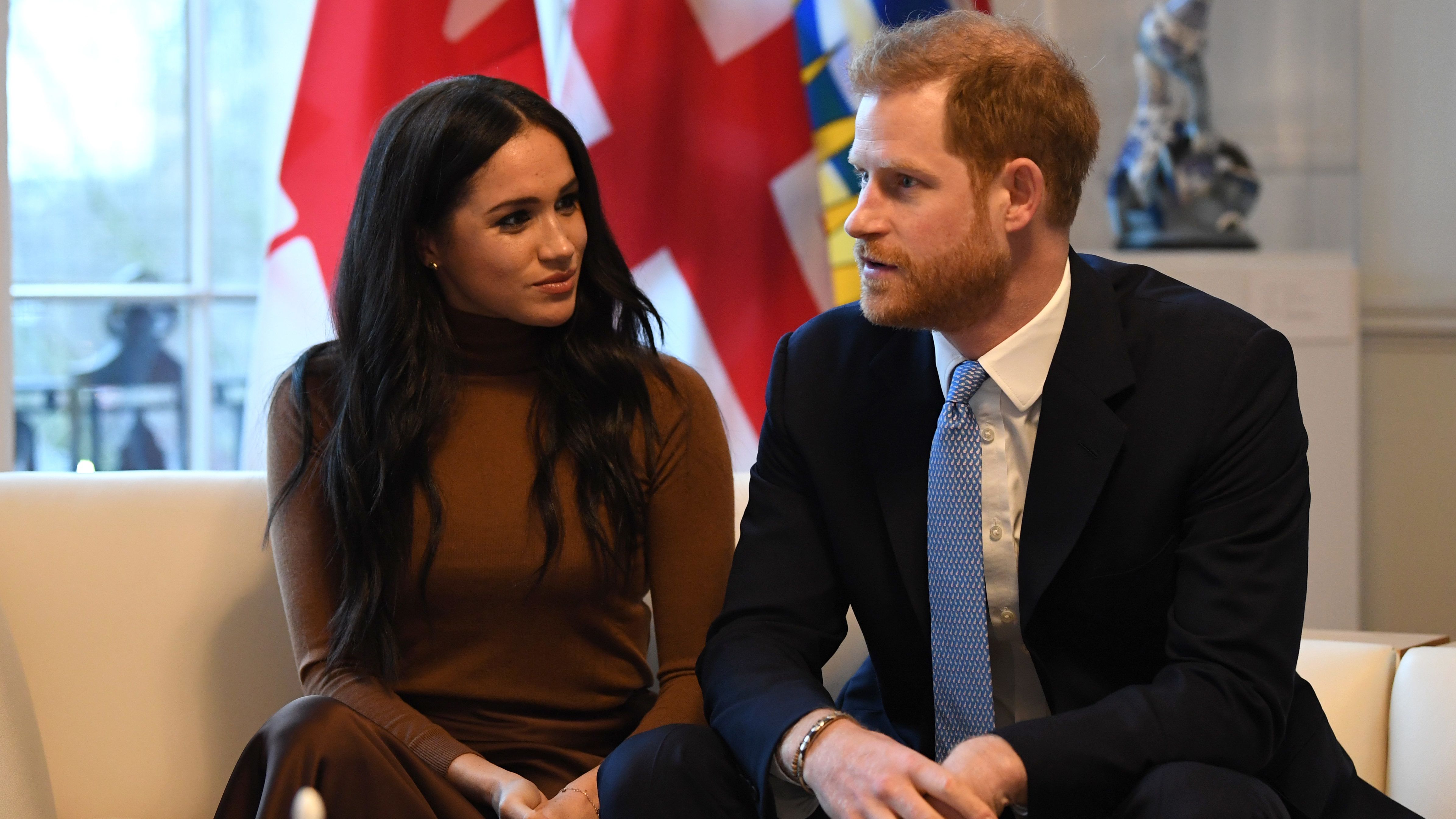 Harry herceg és Meghan hercegné kénytelen elengedni a royal titulust is