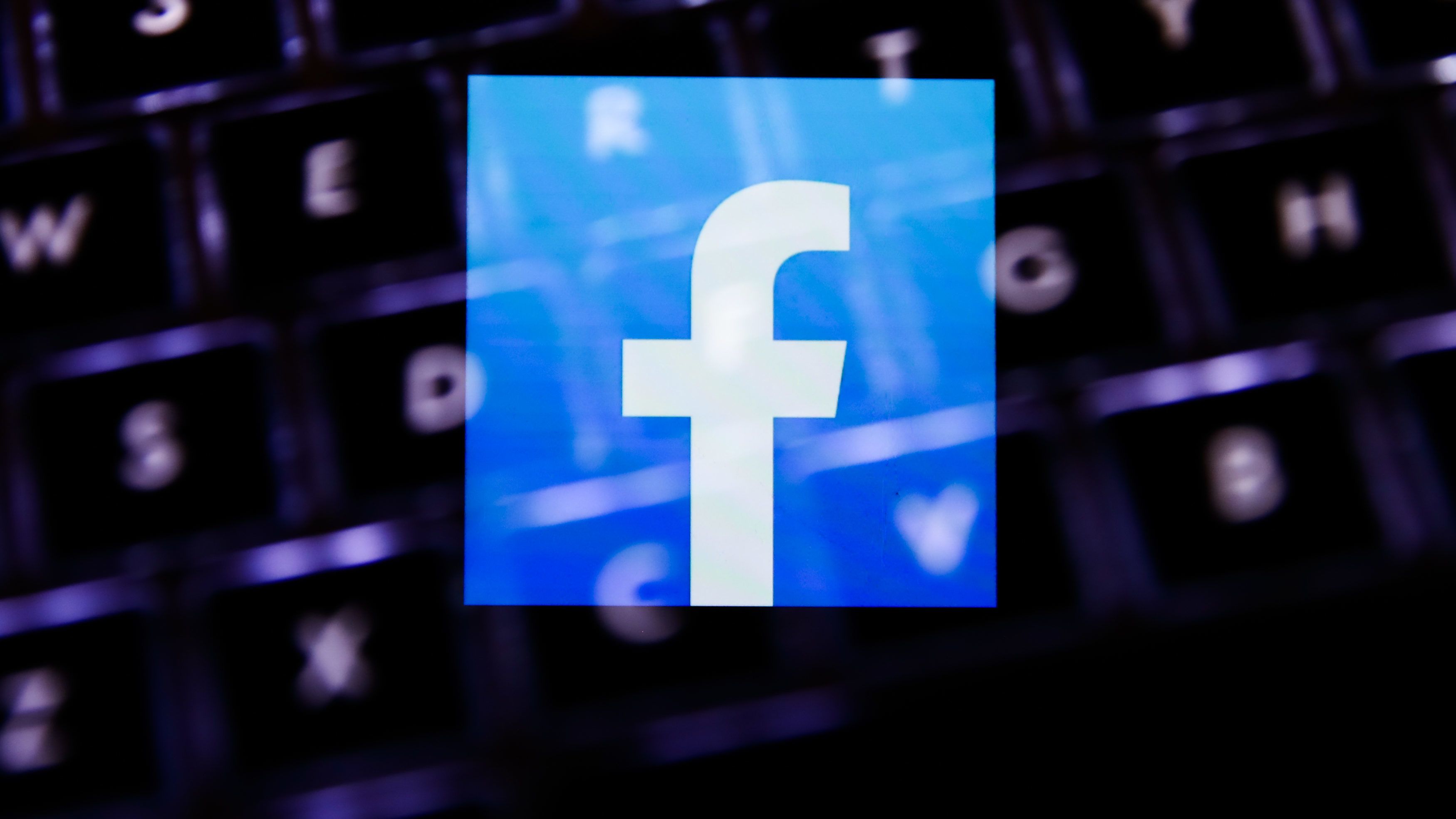 Hasznos újítást kaphat a Facebook hírfolyama