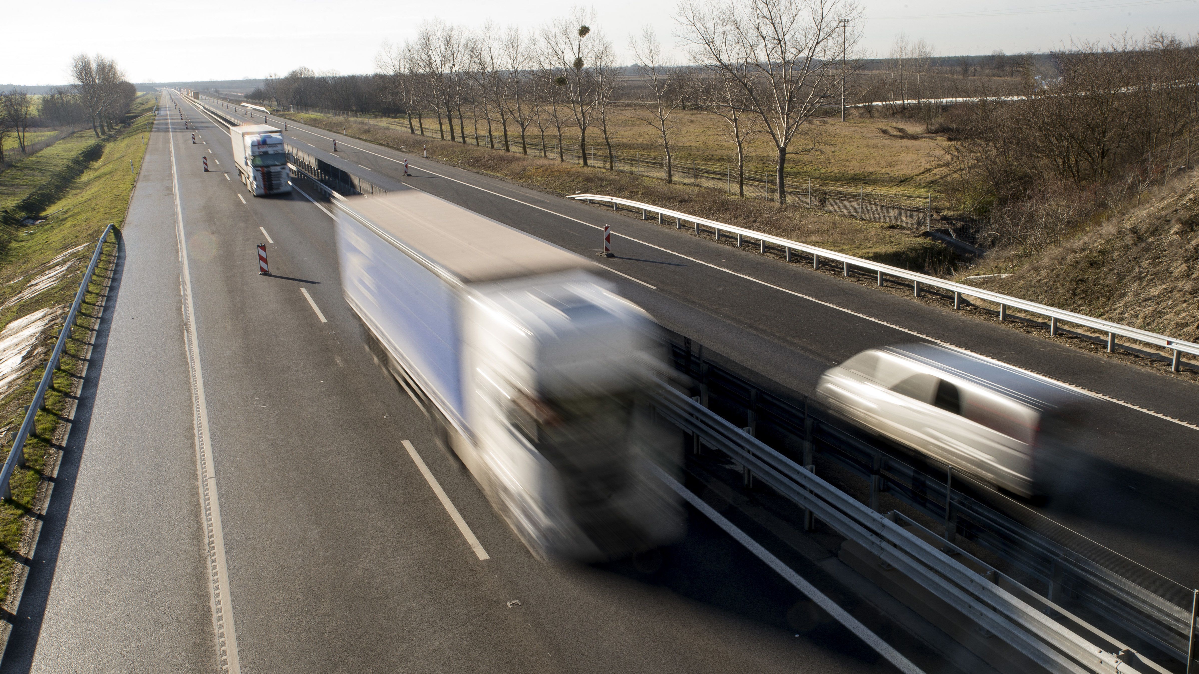 Halott sofőrt találtak egy magyar kamionban Ausztriában