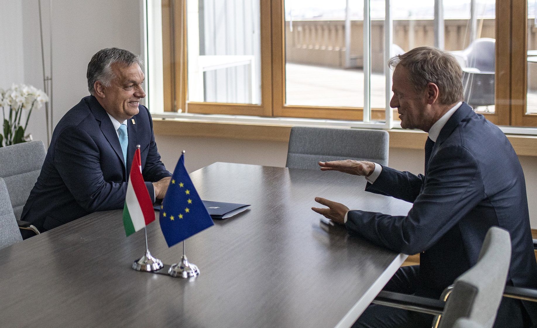 Magyar kérésre halasztották el az Orbán-Tusk találkozót