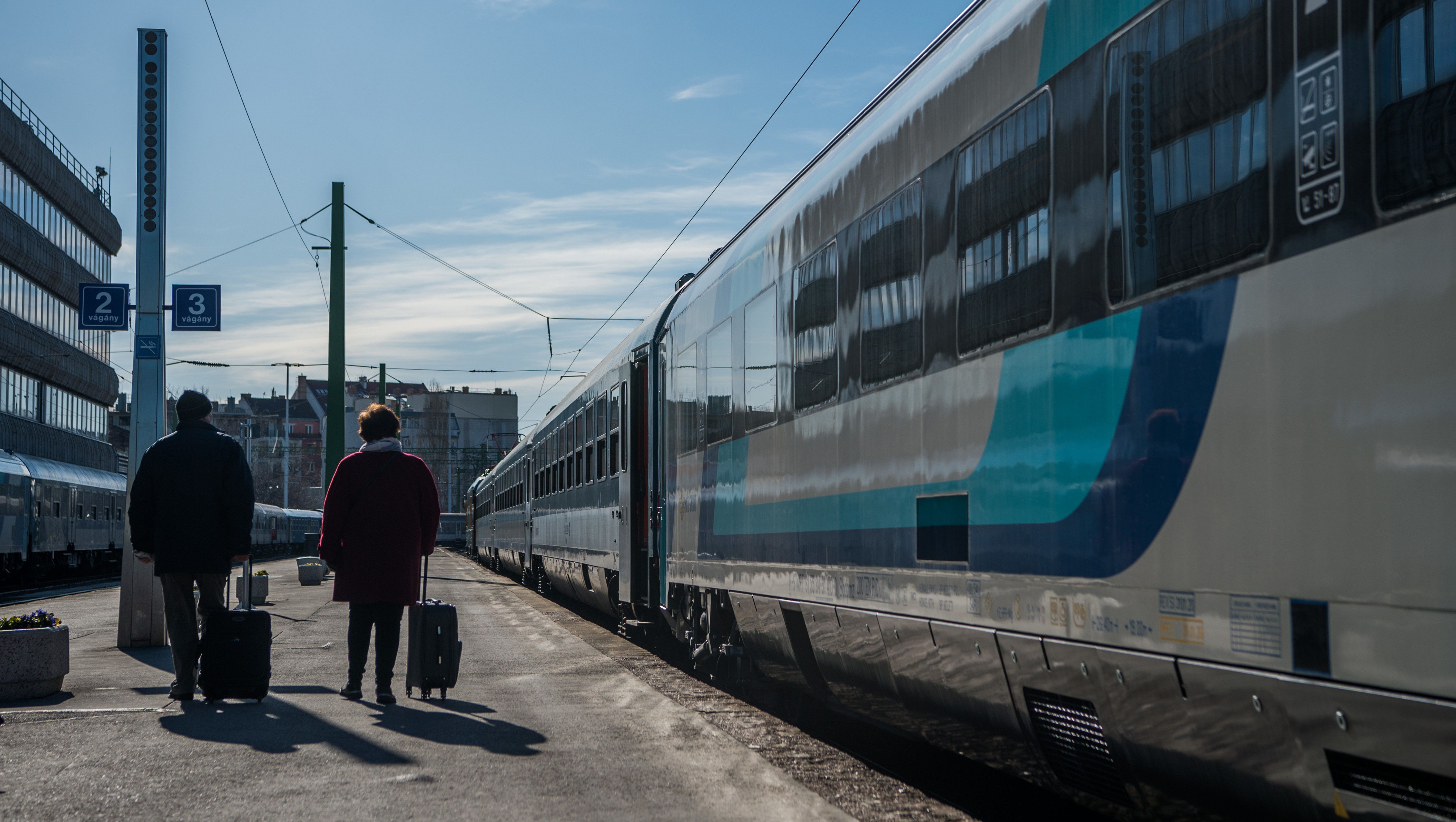 Ha a kormány nem lép, figyelmeztető sztrájkot indítanak a vasúti dolgozók