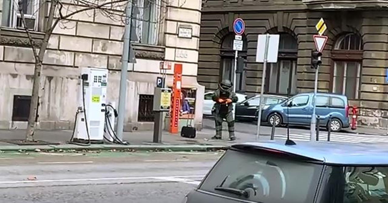 Bombagyanús tárgyat találtak Budapest belvárosában, tűzszerészek vizsgálják