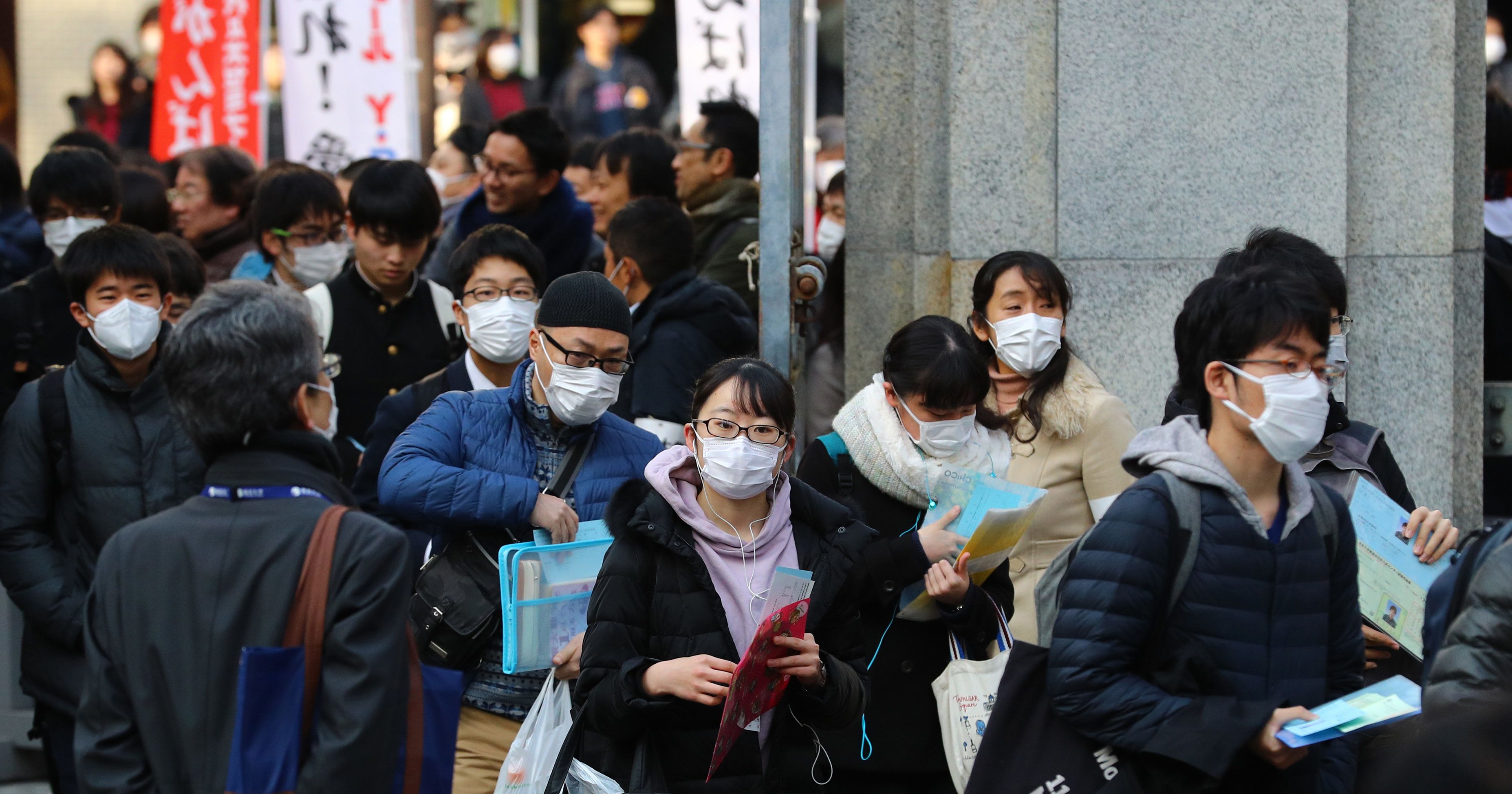 Egy japán nő kigyógyult a koronavírusból, majd újra pozitív lett a tesztje