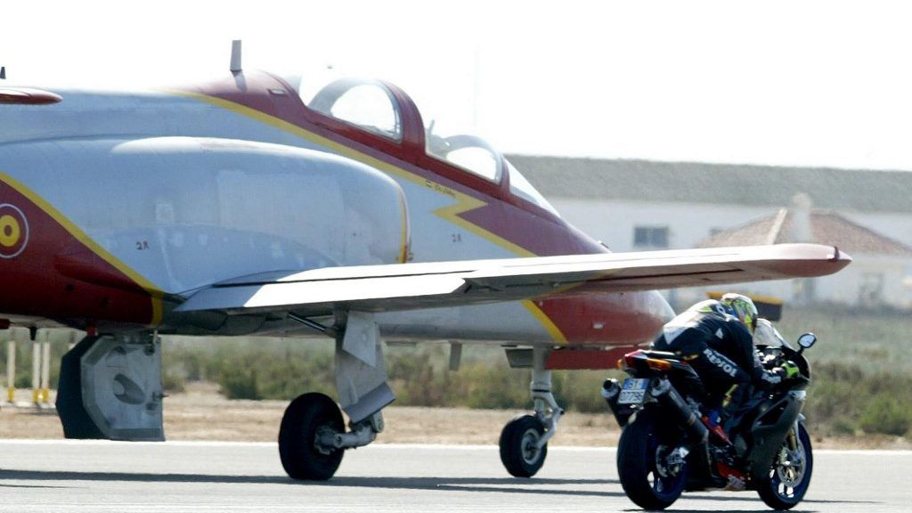 Tengerbe zuhant a spanyol légierő repülőgépe, a pilóta meghalt