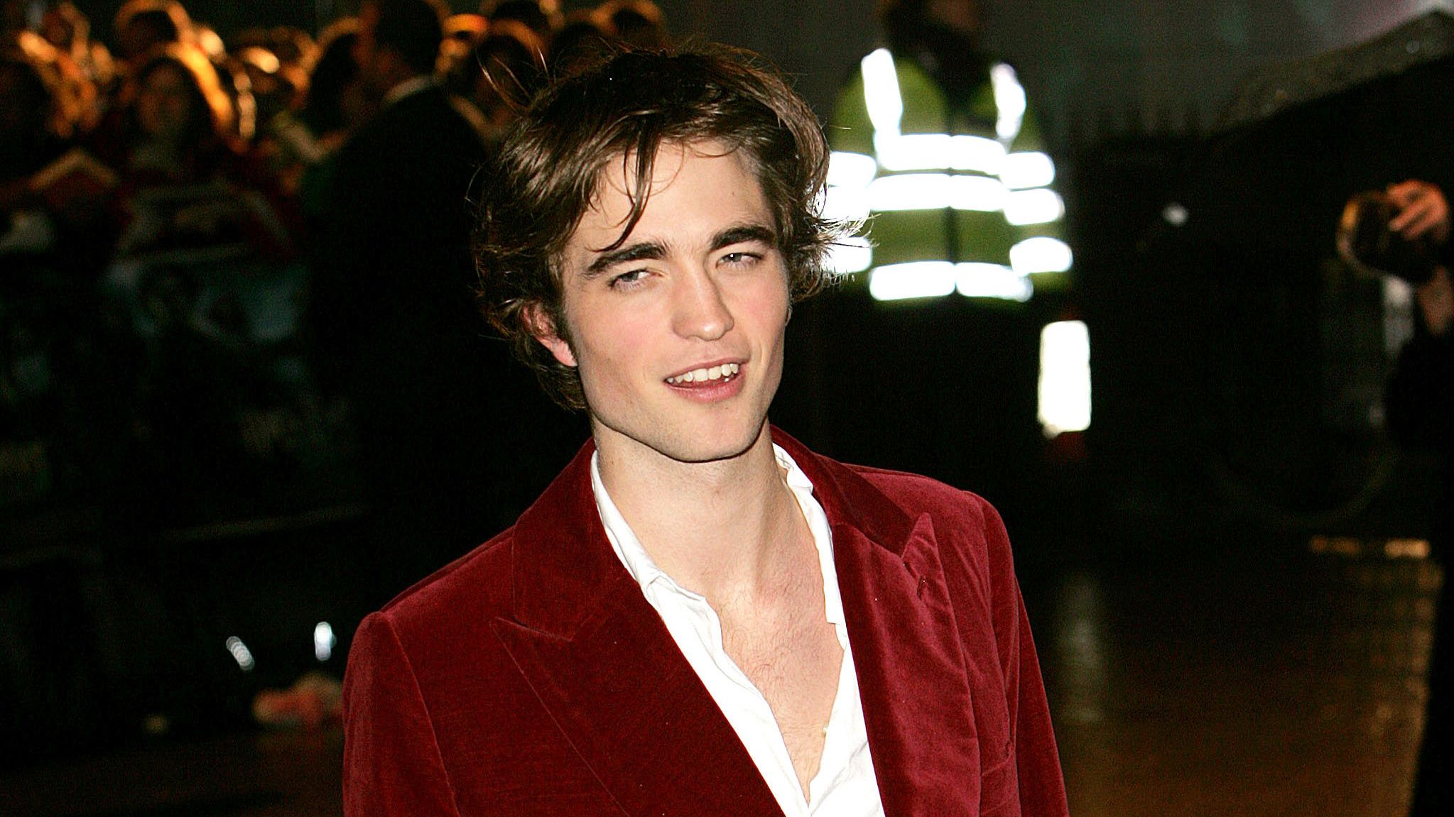 Emlékezzünk meg Robert Pattinson 15 évvel ezelőtti vörös szőnyegezéséről