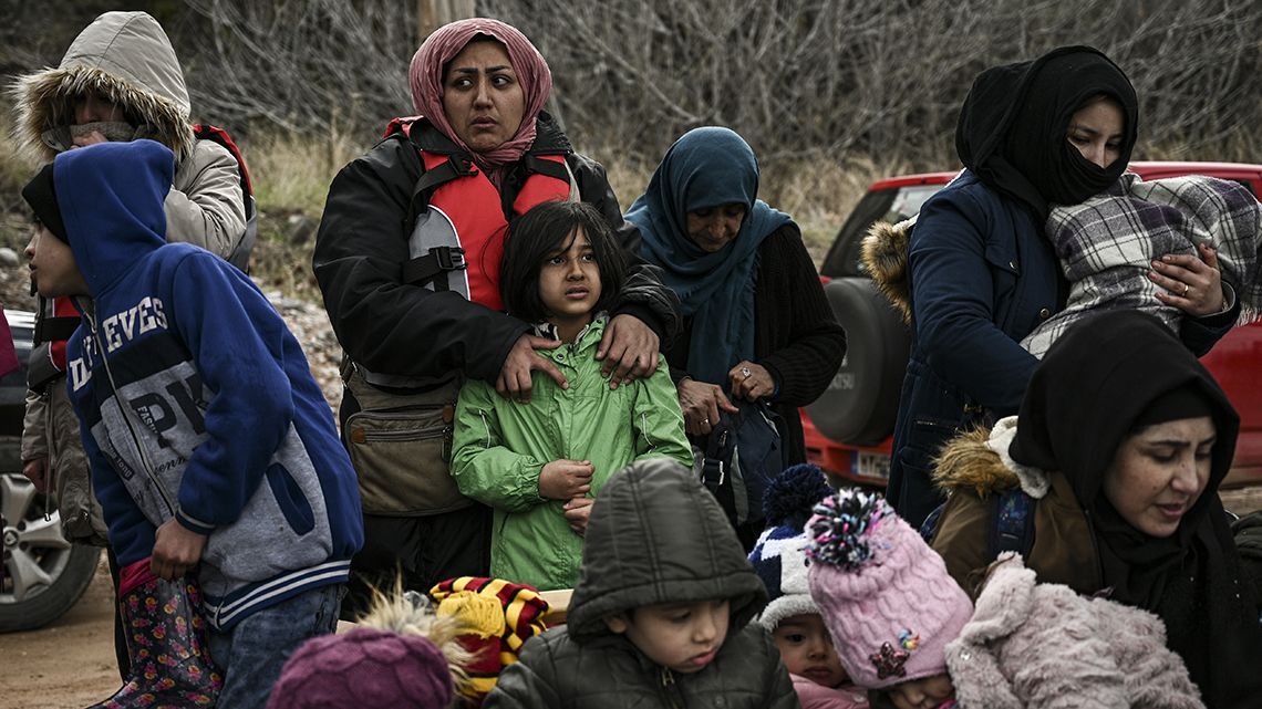 Erdogan már buszokkal szállíttatja a menekülteket a görög határra