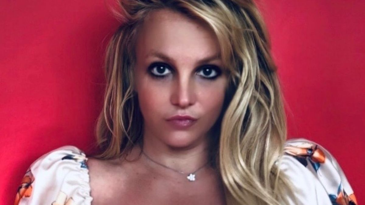 Britney Spears úgy érzi muszáj újra felvennie a felsőjét, mert nagyon drága volt