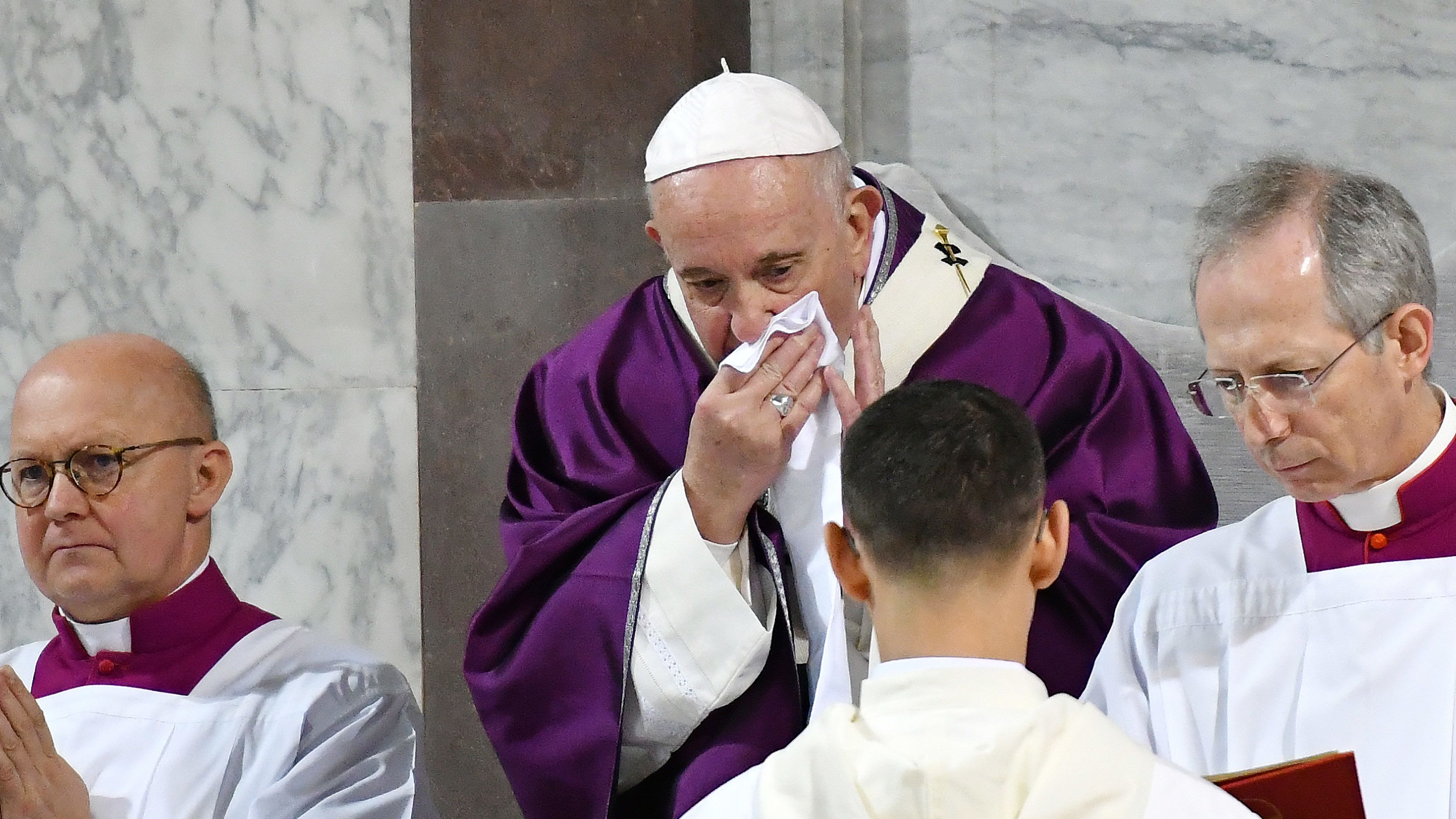 Ferenc pápa megfázott, nem vesz részt a húsvét előtti lelki gyakorlaton