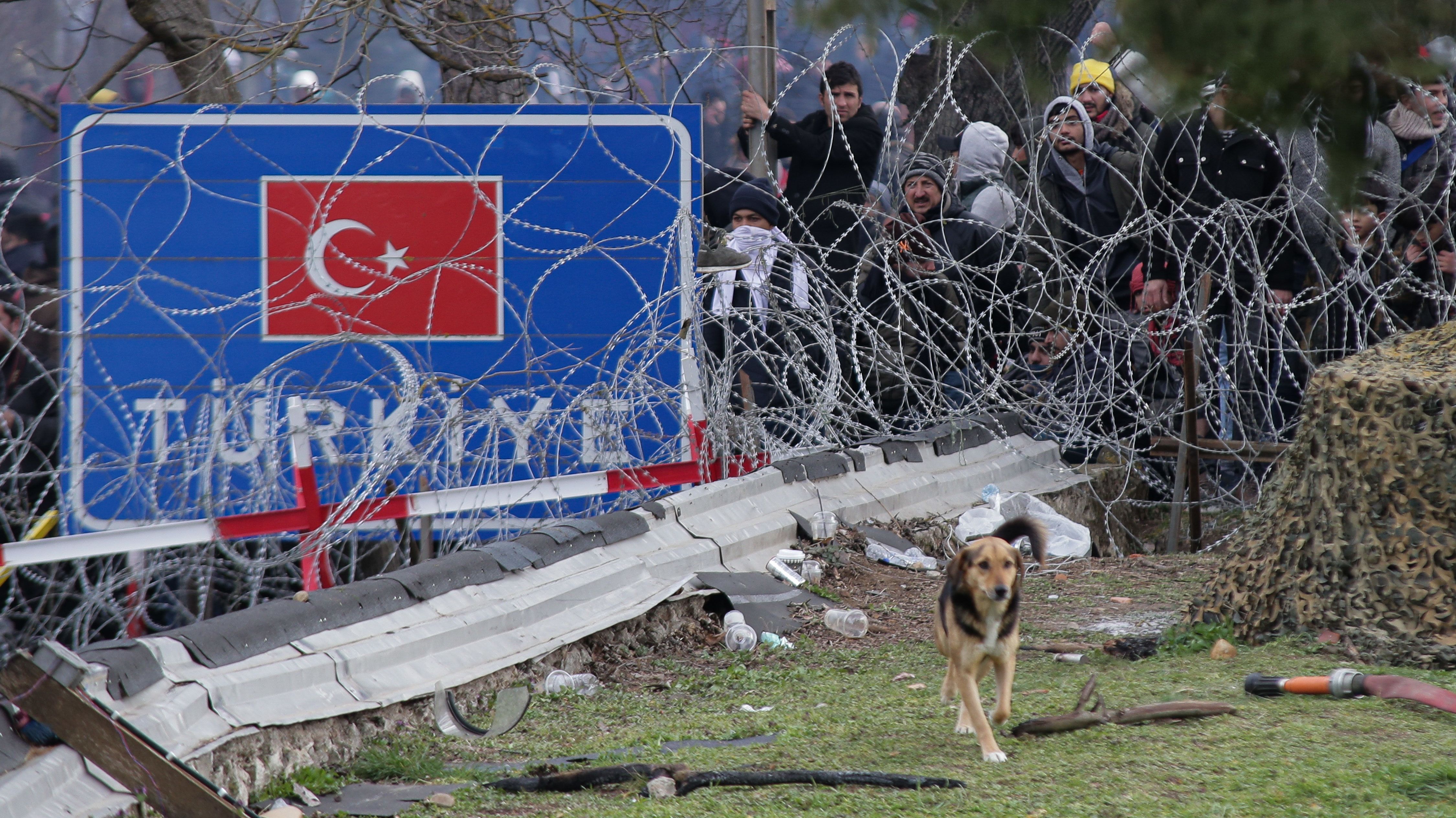 Görög kormányszóvivő: nem lőttek migránsokra éles lőszerrel