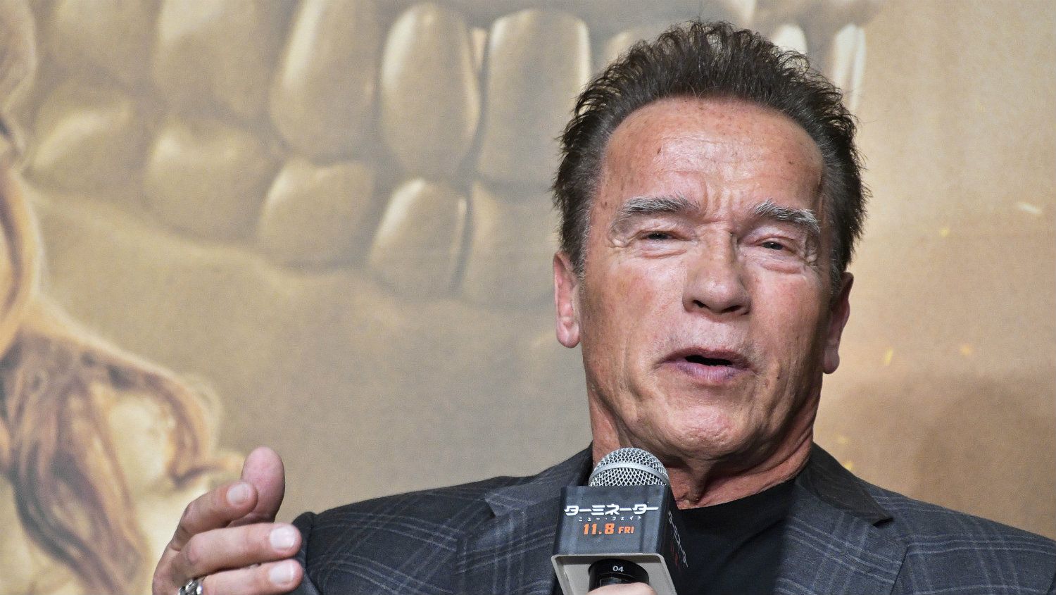 Schwarzenegger a koronavírusról: Sosem választjuk a pénzt az emberek egészségével szemben