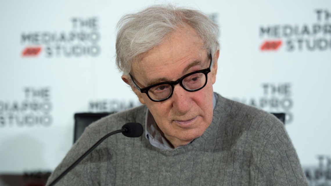 A tiltakozások hatására nem adják ki Woody Allen önéletrajzát