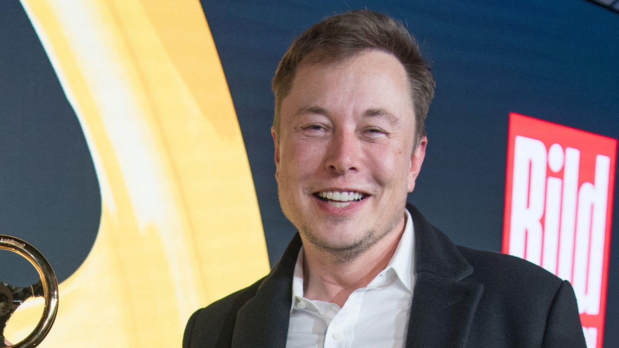 Elon Musk szerint hülye, aki a koronavírus miatt pánikol