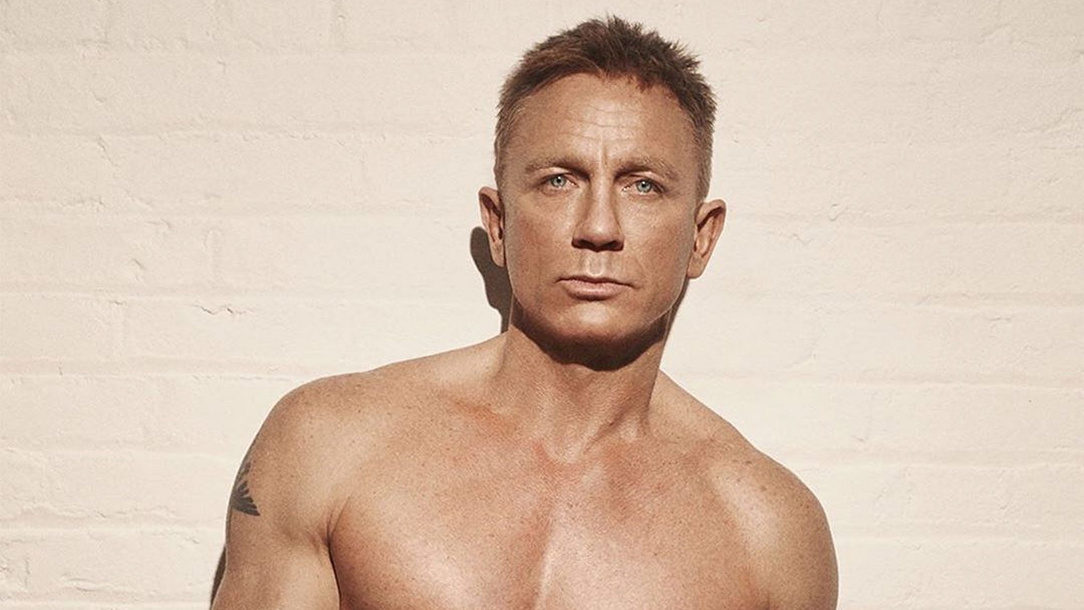 A félmeztelen Daniel Craigtől emelkedett pár fokot a hőmérséklet