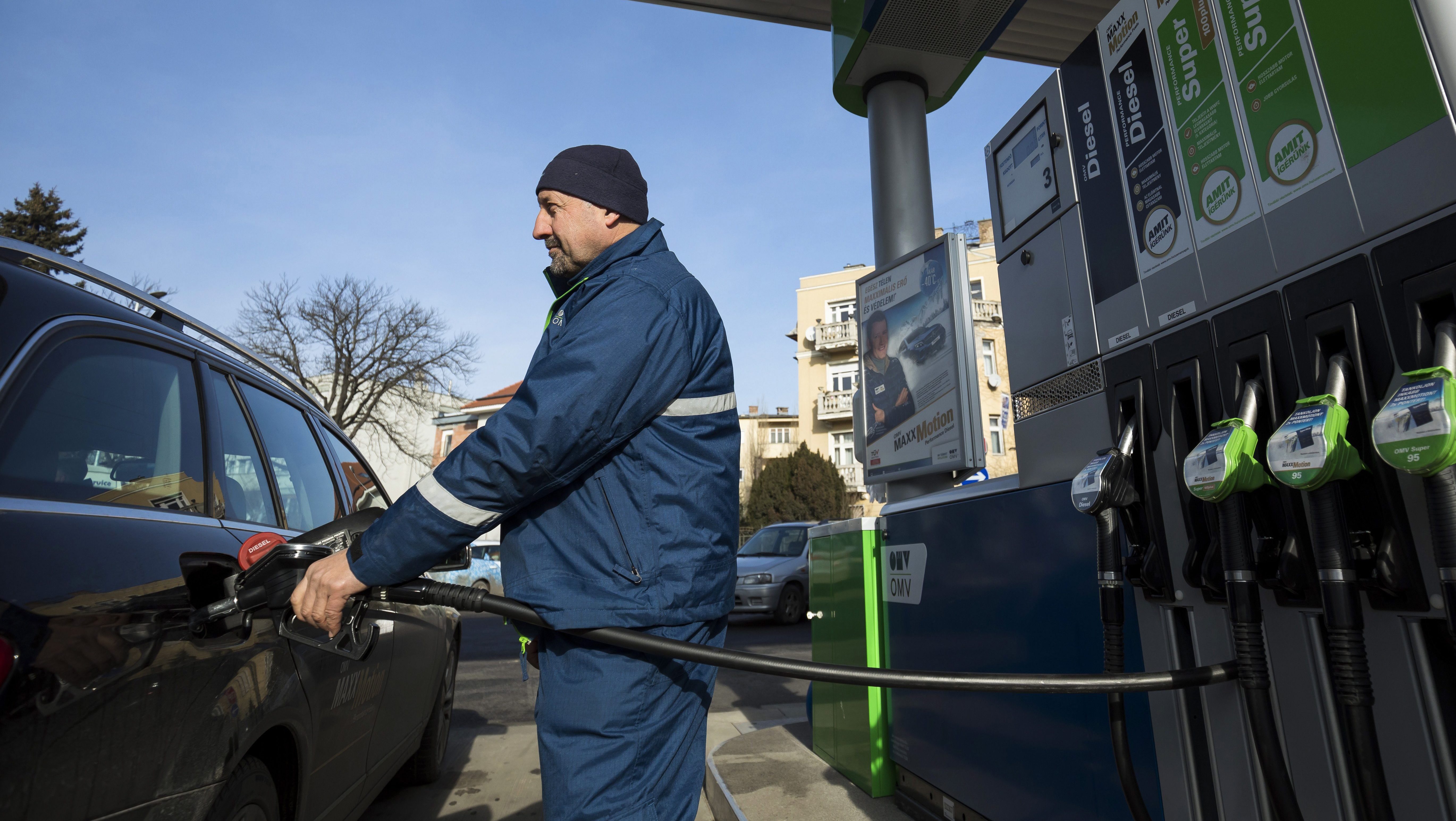 Jelentősen csökken a benzin ára a következő napokban