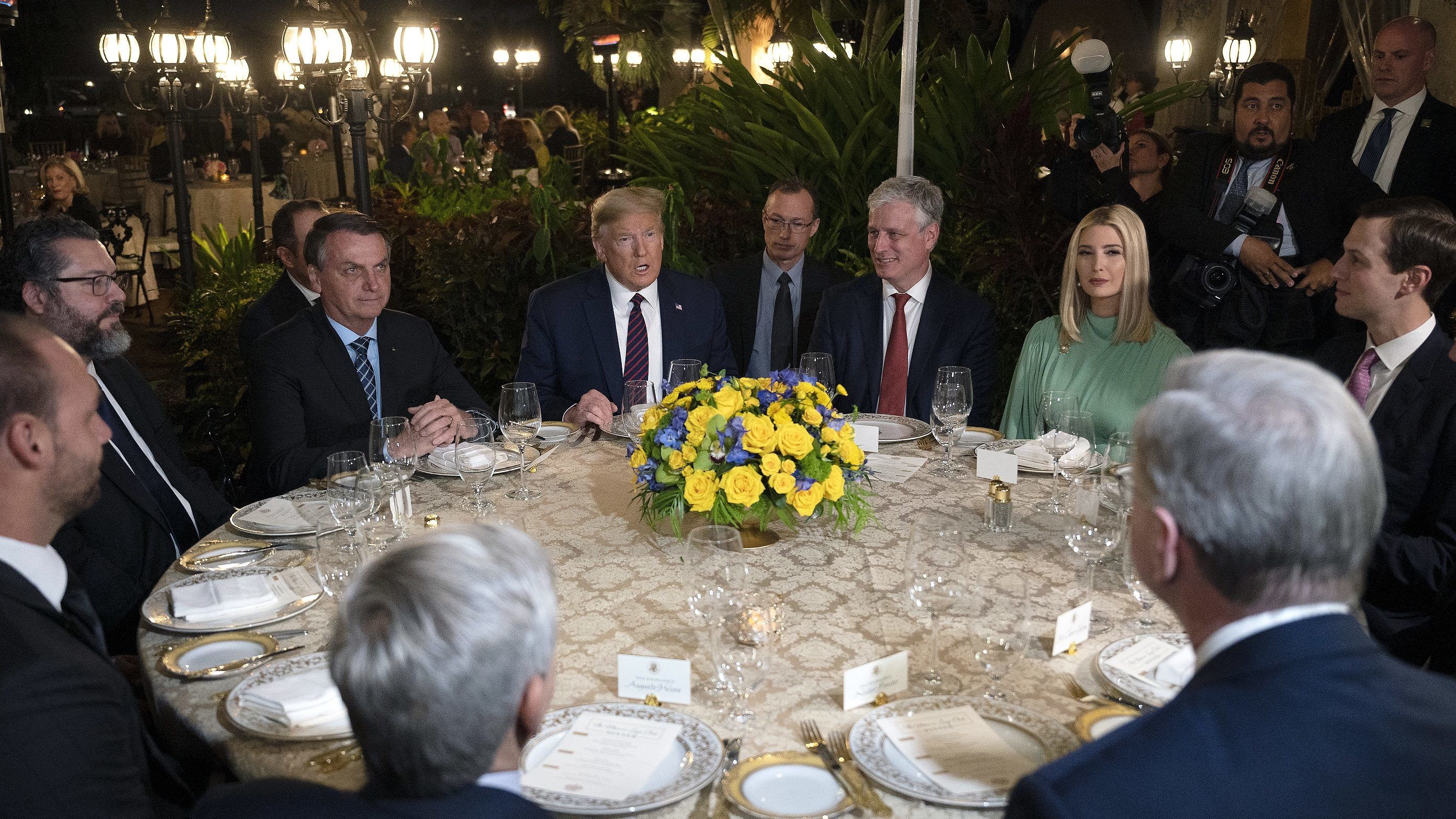 Trumppal találkozott a brazil elnök sajtófőnöke, most kiderült, hogy koronavírusos