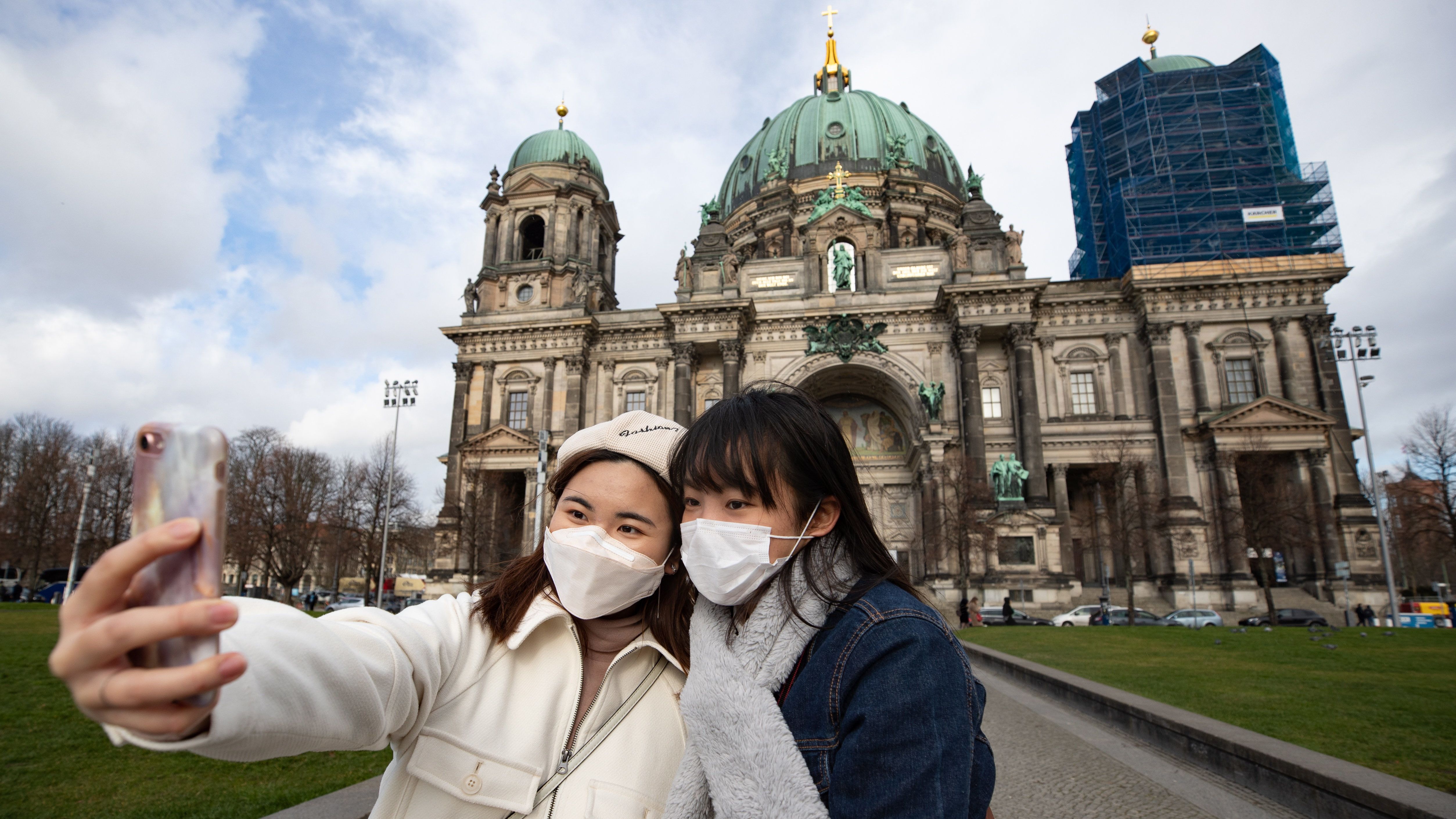 Berlinben tüntetni, máshol temetni is tilos