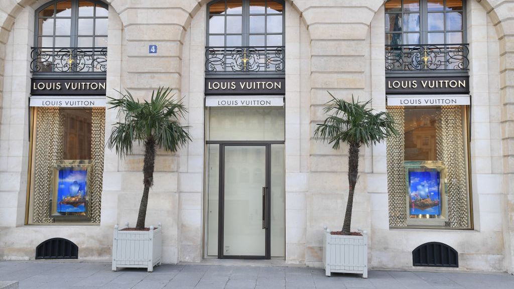 Koronavírus: kézfertőtlenítő gyártásába kezd a Louis Vuitton