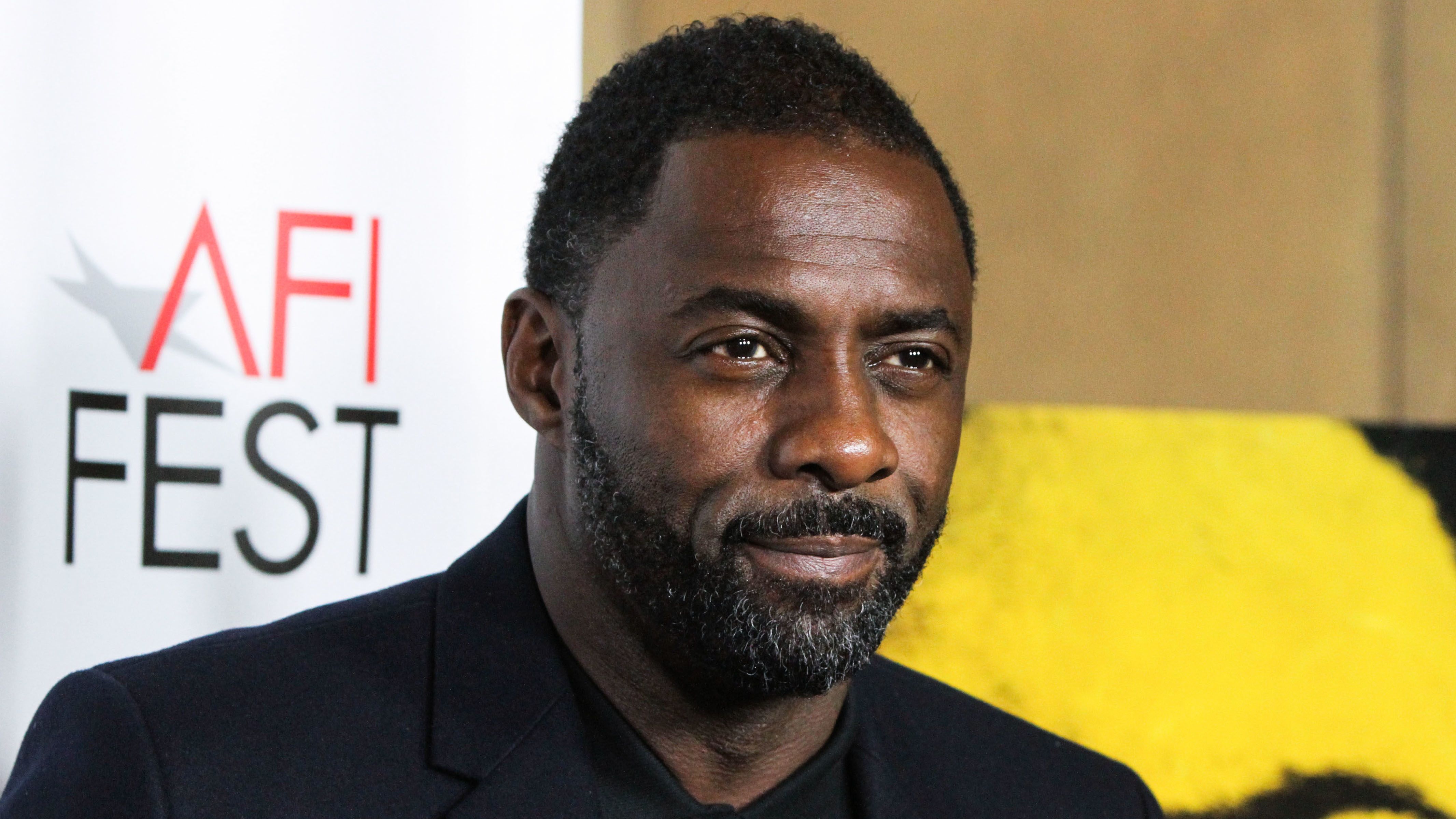 Idris Elba: ne legyetek hülyék, a feketék is elkaphatják a koronavírust!